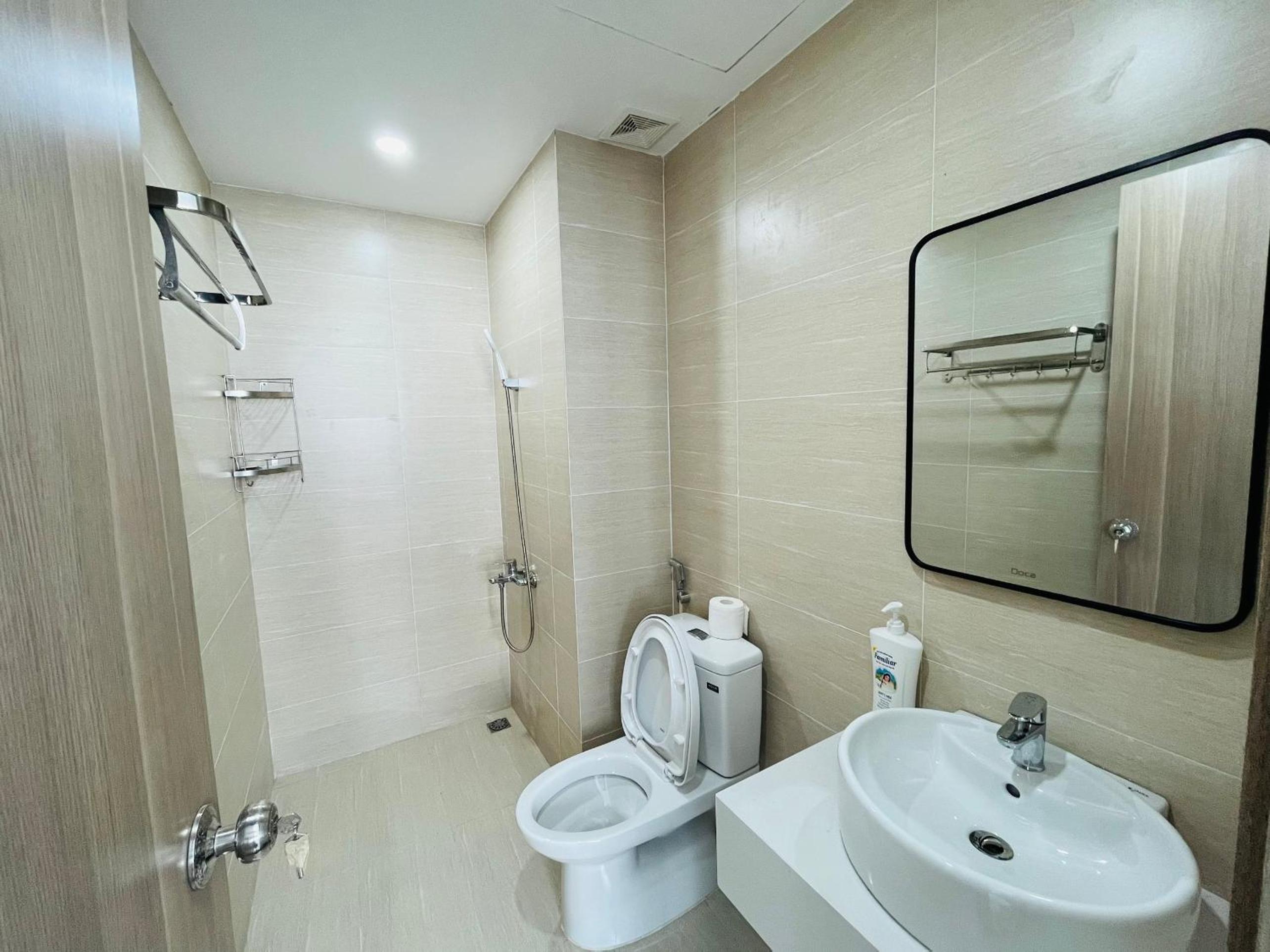 An apartment, city view with pool gym free, 5min from city