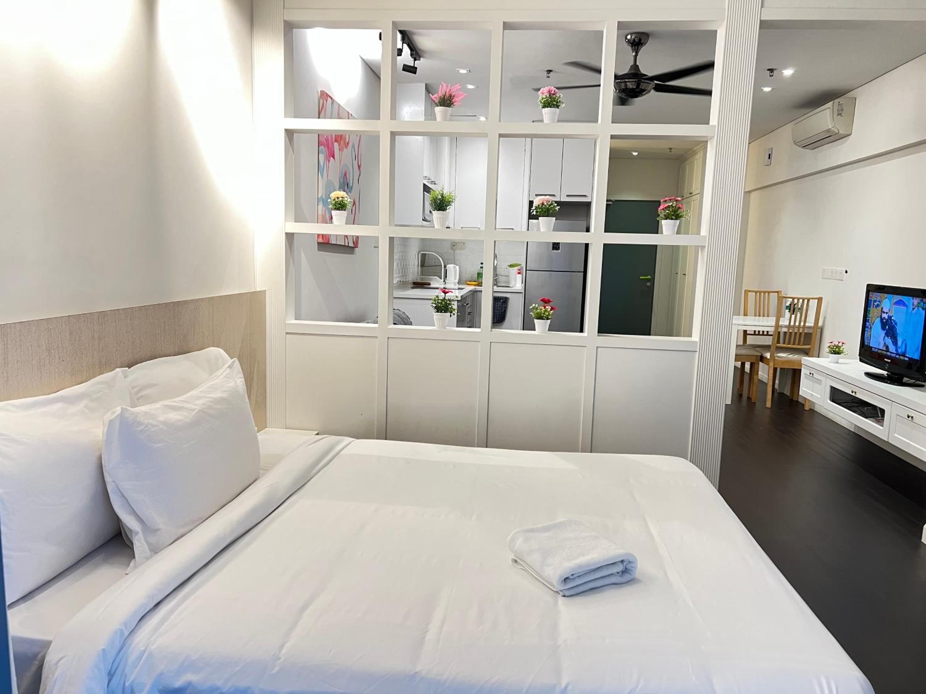 Summer suites victory house
