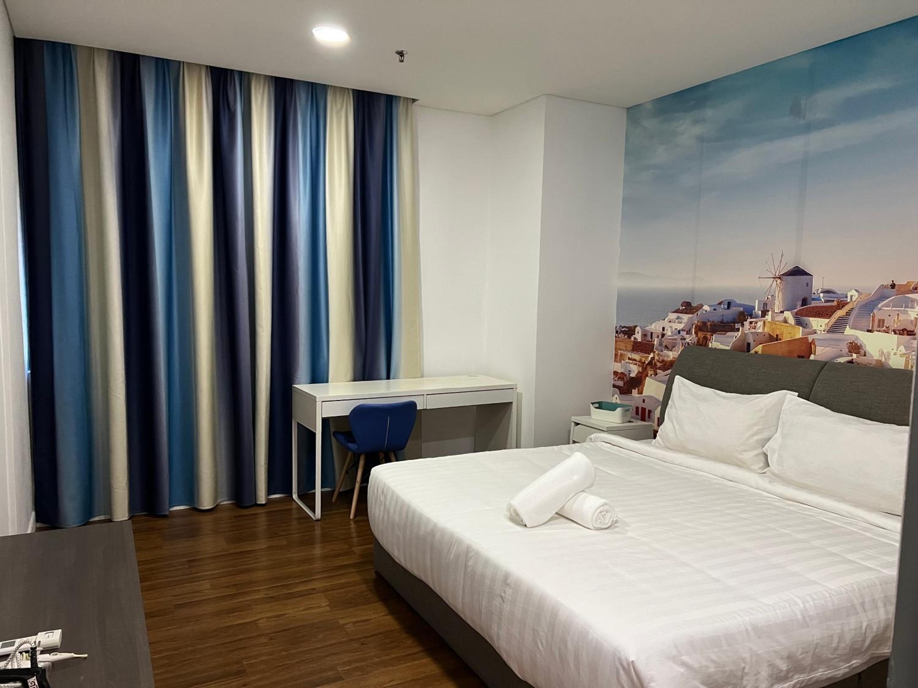 Summer suites victory house