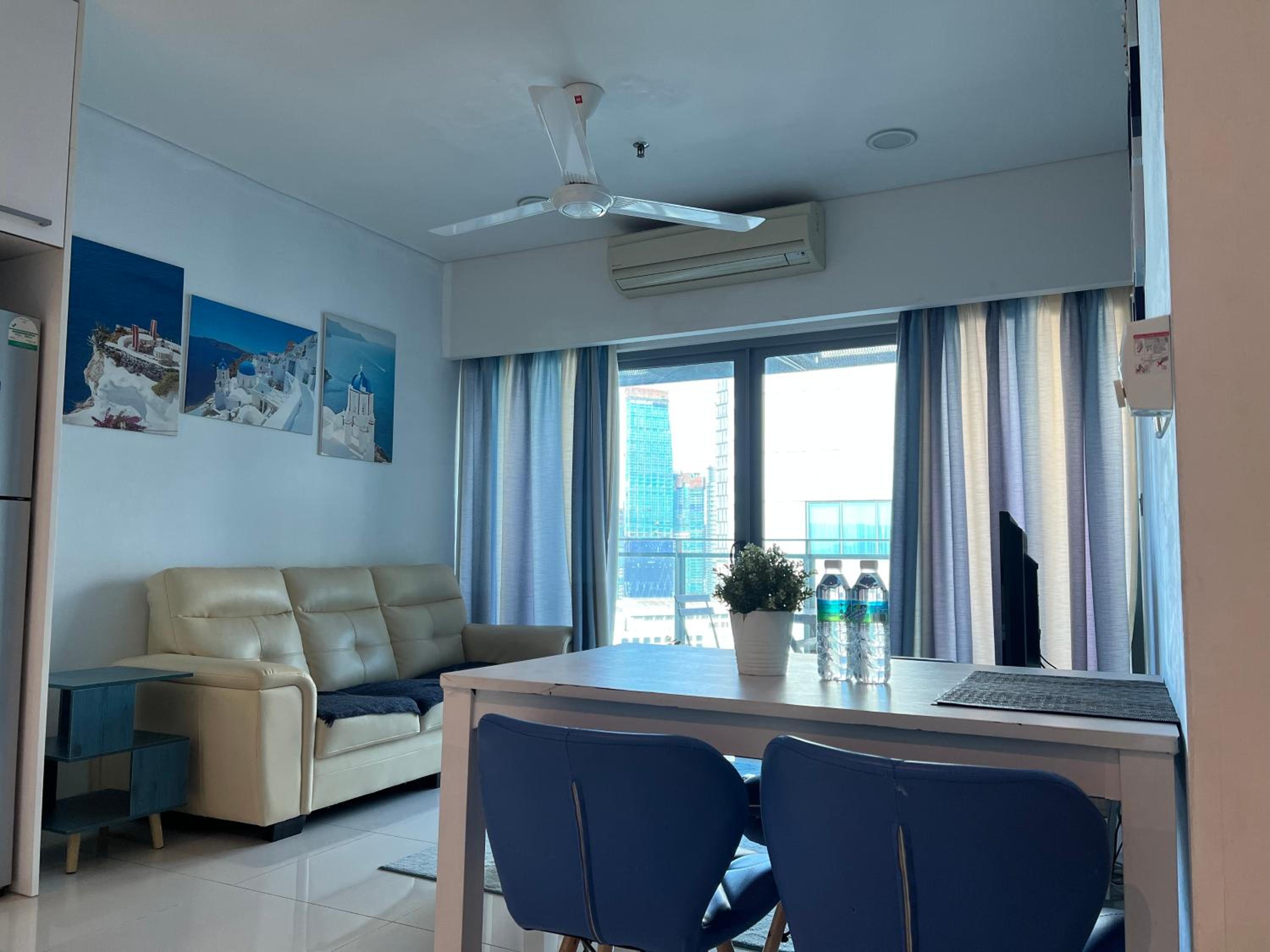 Summer suites victory house