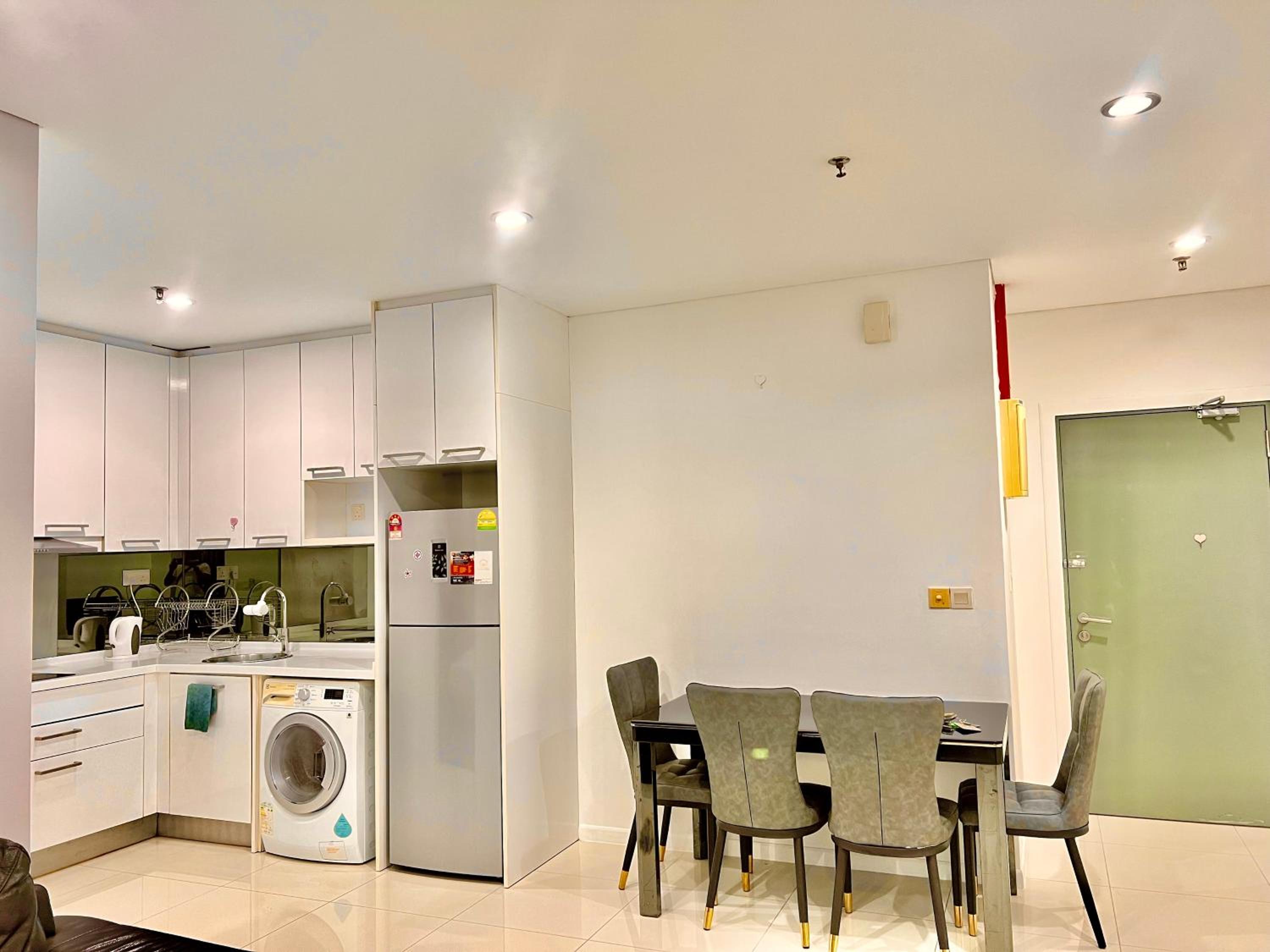 Summer suites victory house