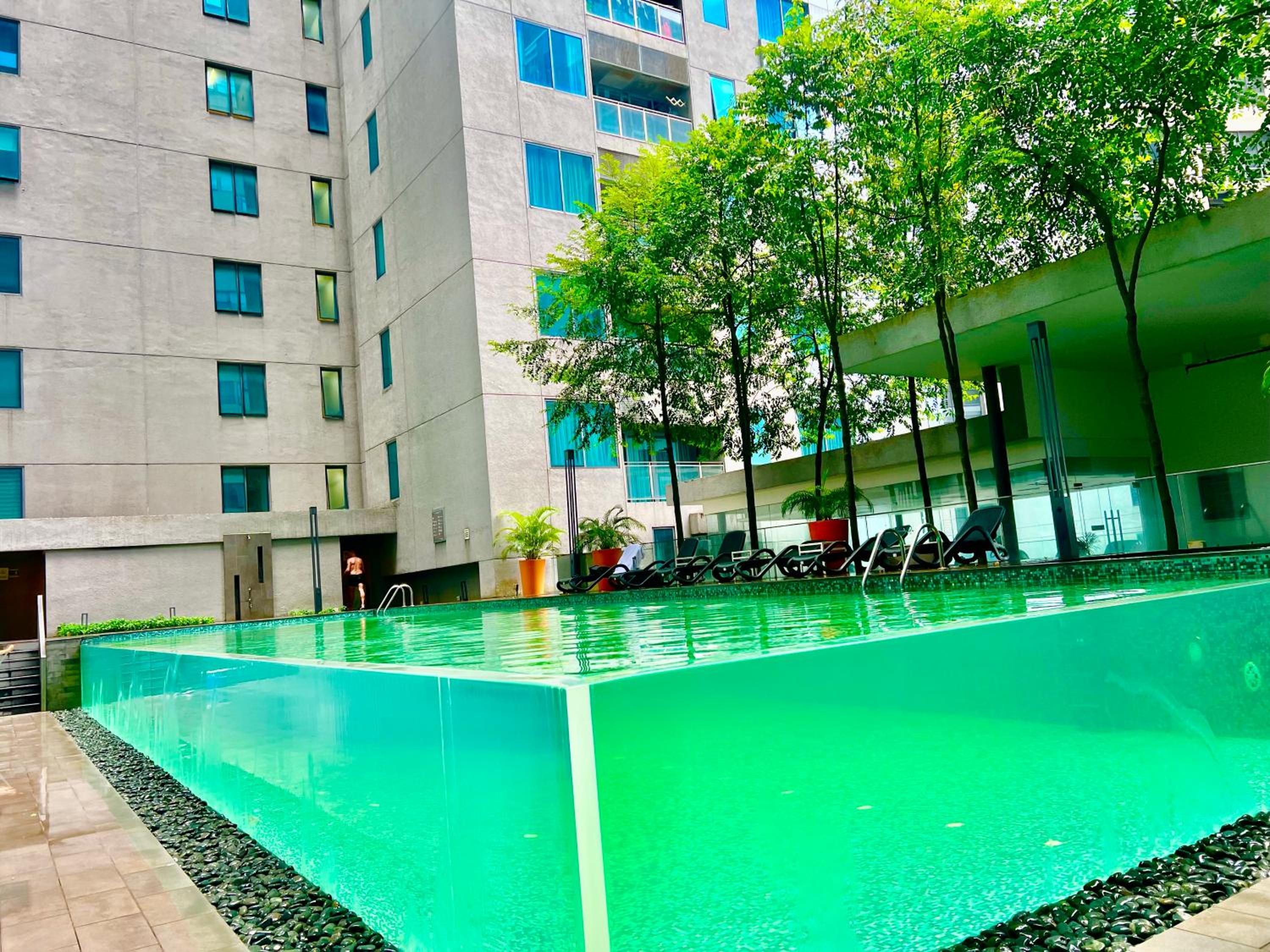 Summer suites victory house