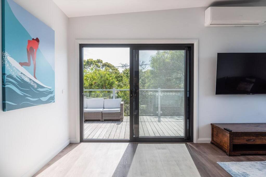 Flowering Gum House - Furry Friends Welcome