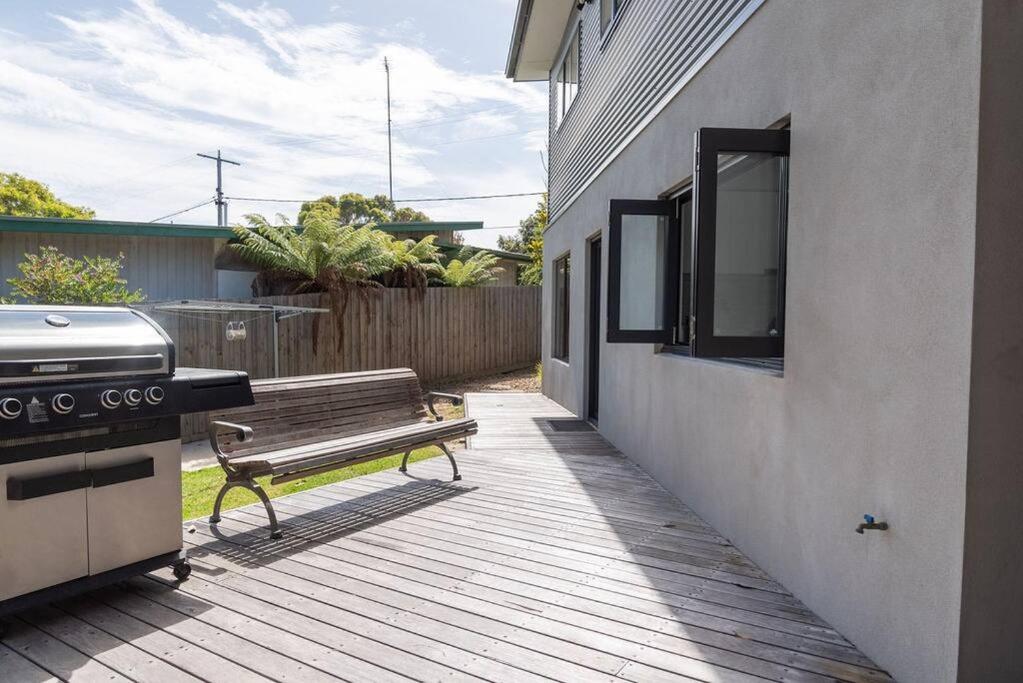 Flowering Gum House - Furry Friends Welcome