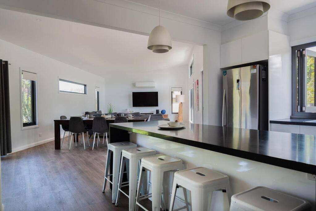 Flowering Gum House - Furry Friends Welcome