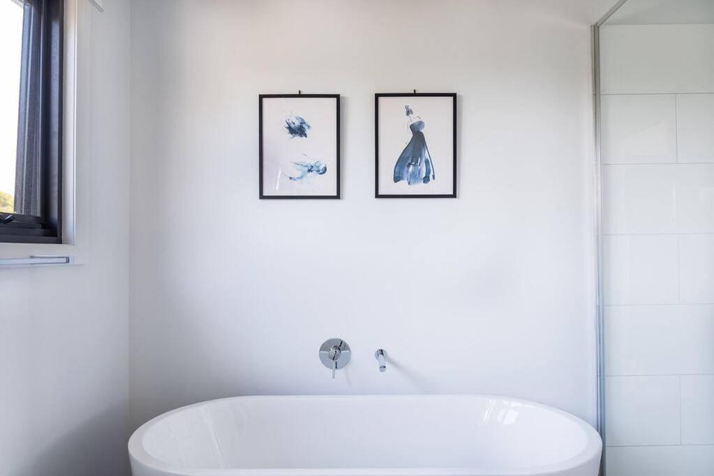 Flowering Gum House - Furry Friends Welcome