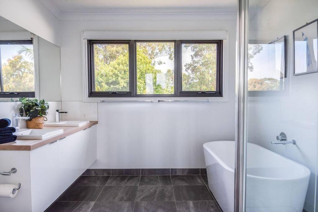 Flowering Gum House - Furry Friends Welcome