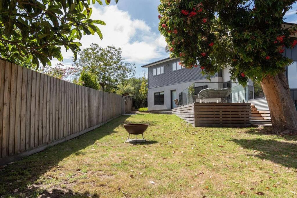 Flowering Gum House - Furry Friends Welcome