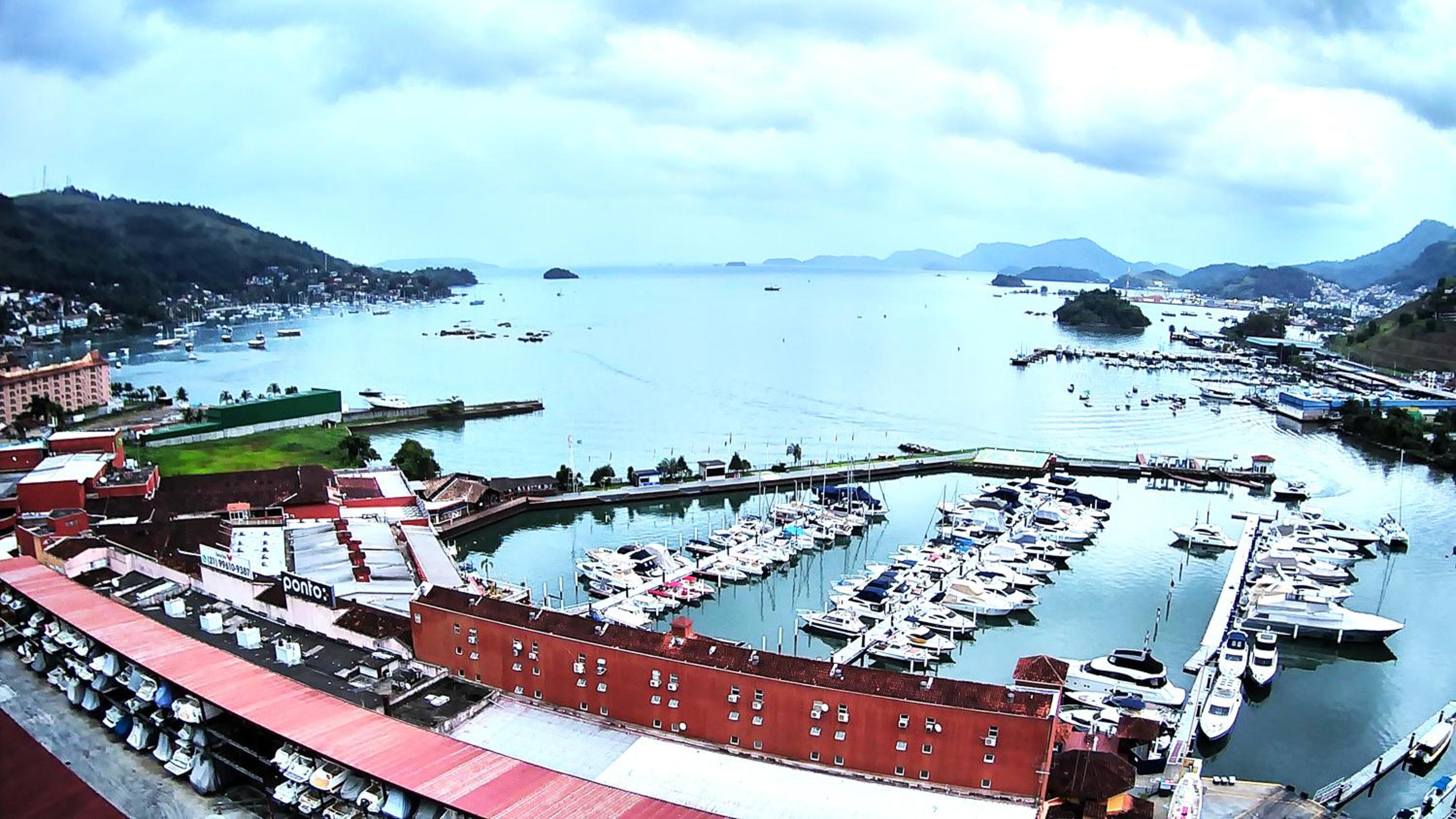 Cobertura frente mar , um andar , na Marina Piratas com estacionamento