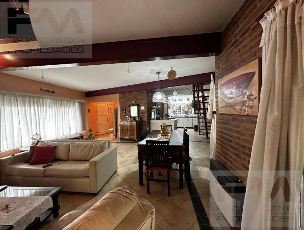 Casa en country banco provincia