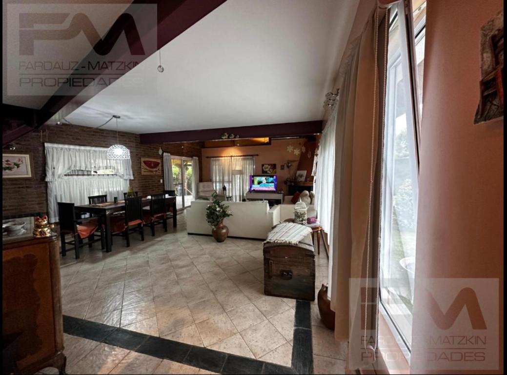 Casa en country banco provincia