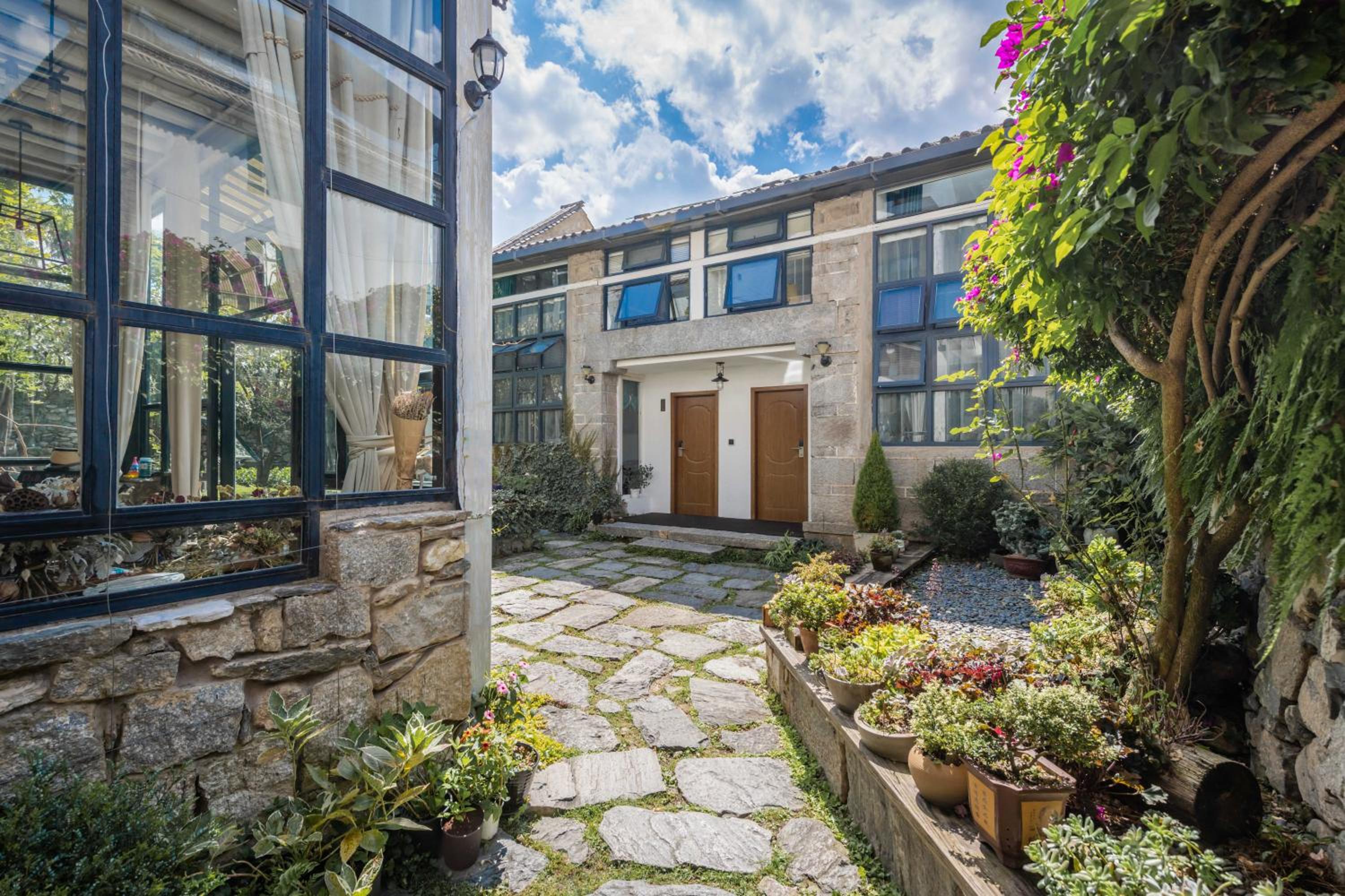 Courtyards of Deer Inn