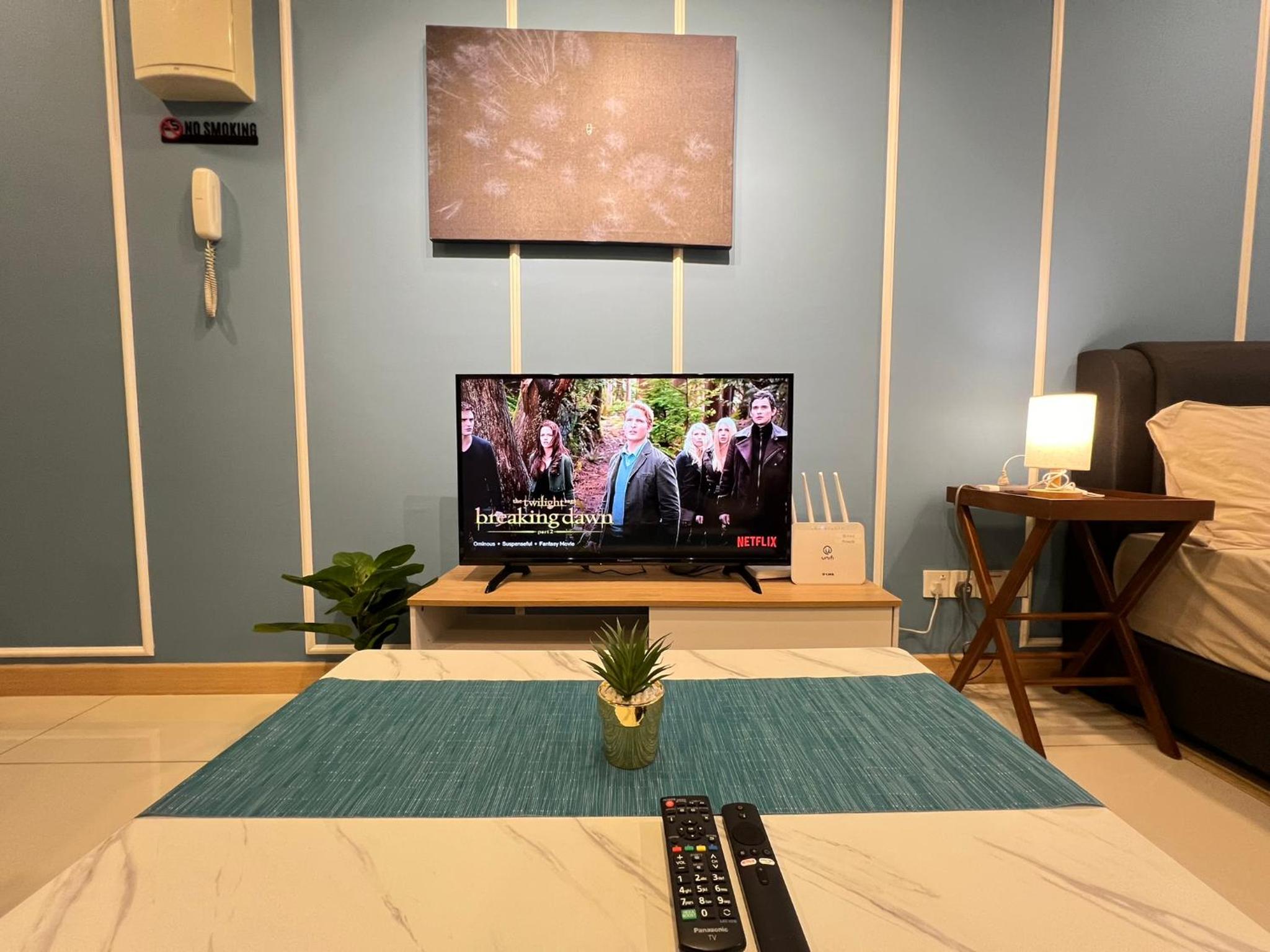 VitaminSEA2 Seaview 6PAX Studio Netflix A-9-16 view 4