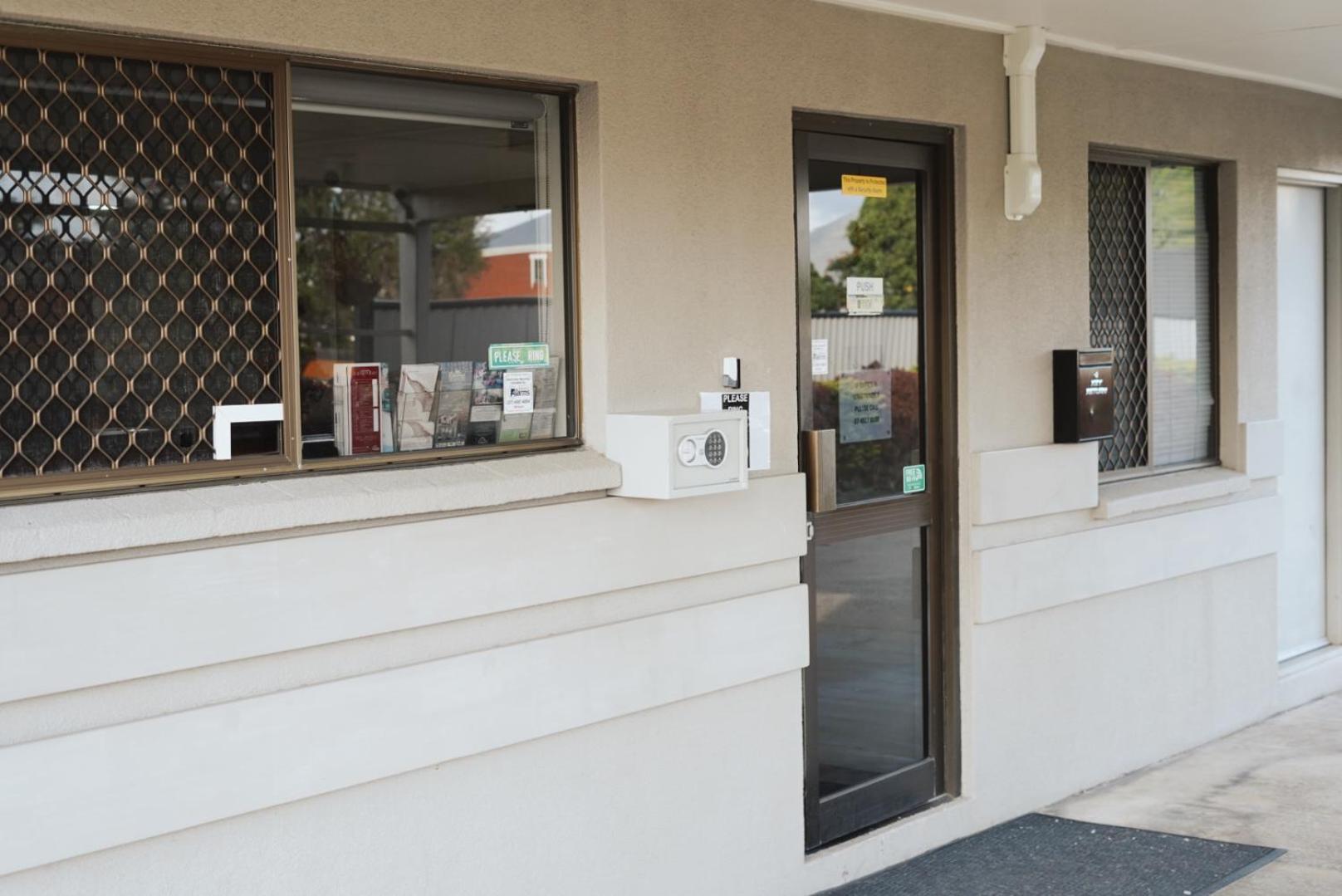 Porky's Motel Rockhampton view 5