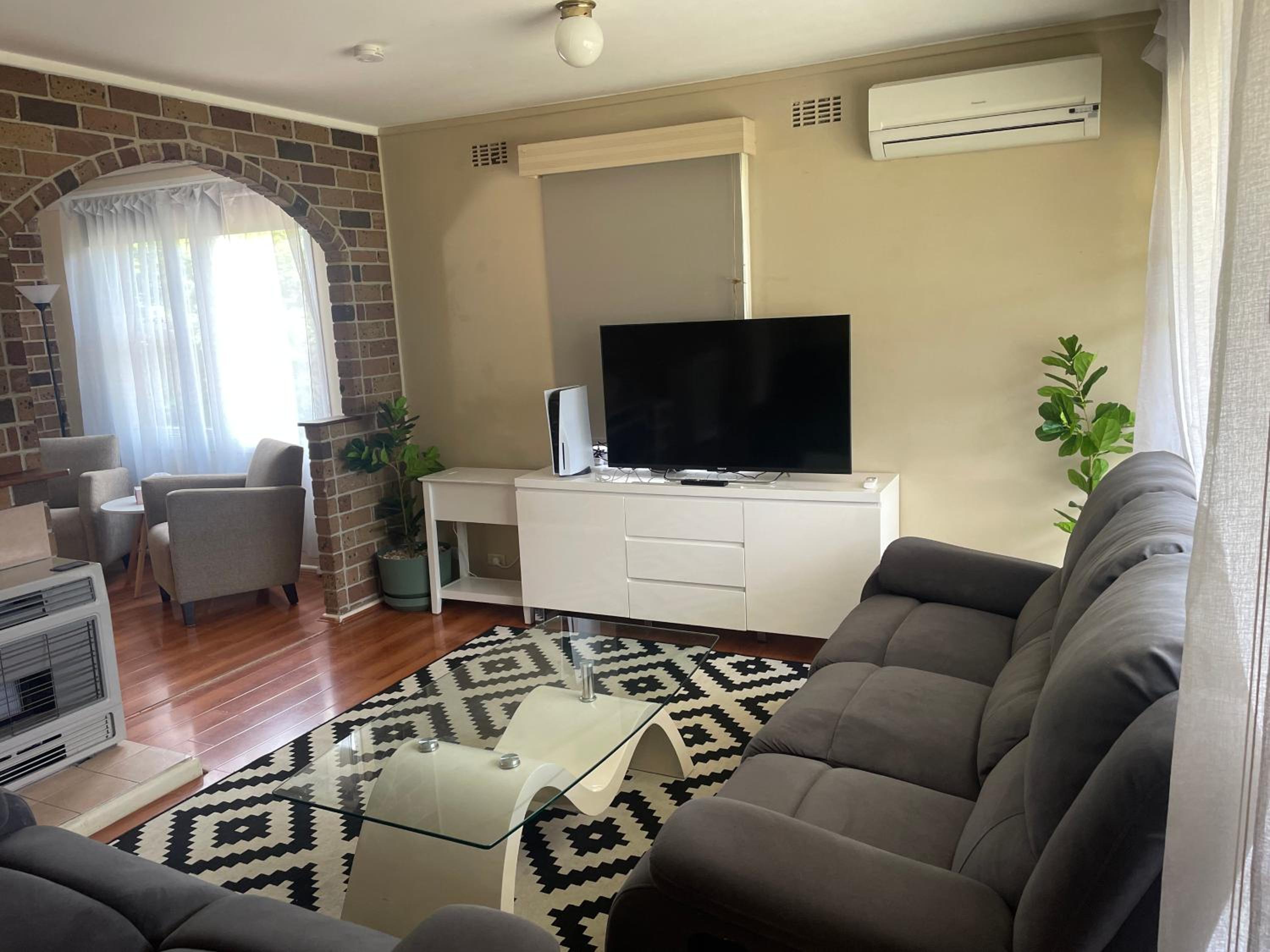 Canberra Hospital Locum Welcome - Two Beds House