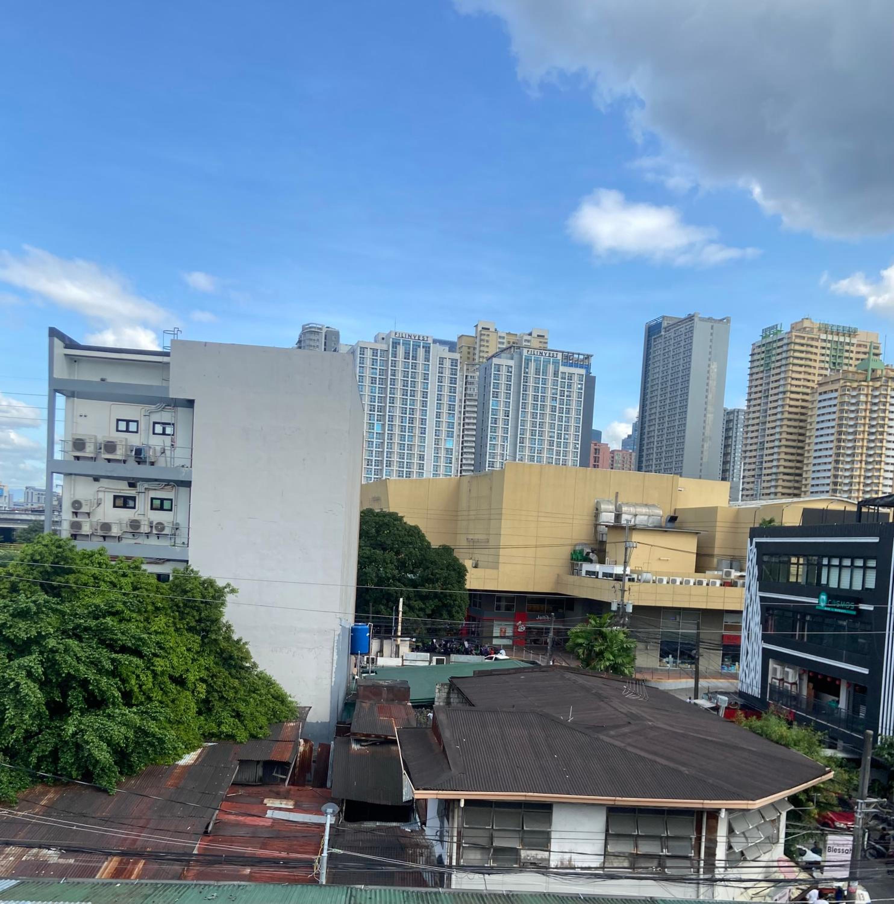 Lime Lite Manila Hostel