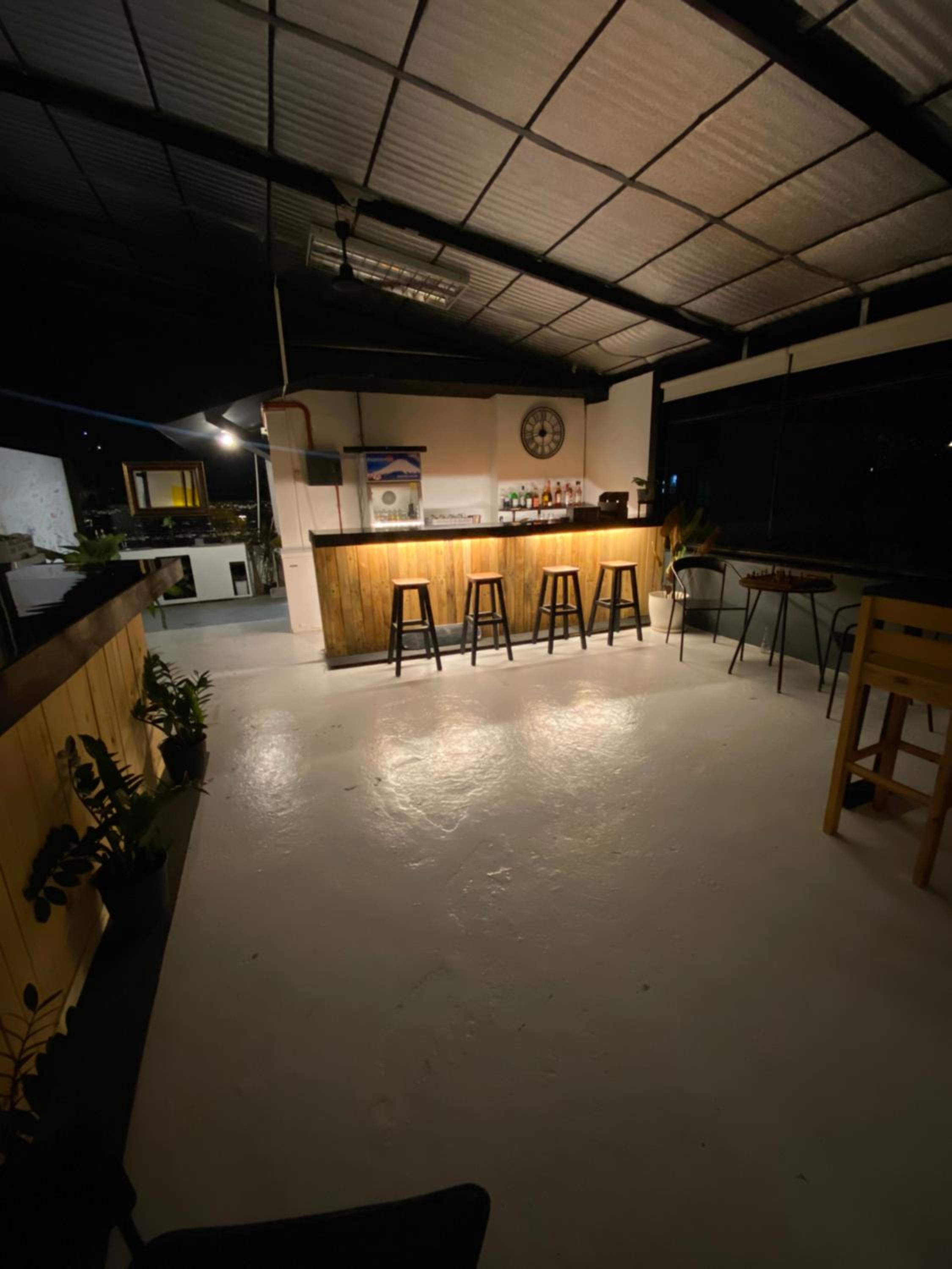 Lime Lite Manila Hostel