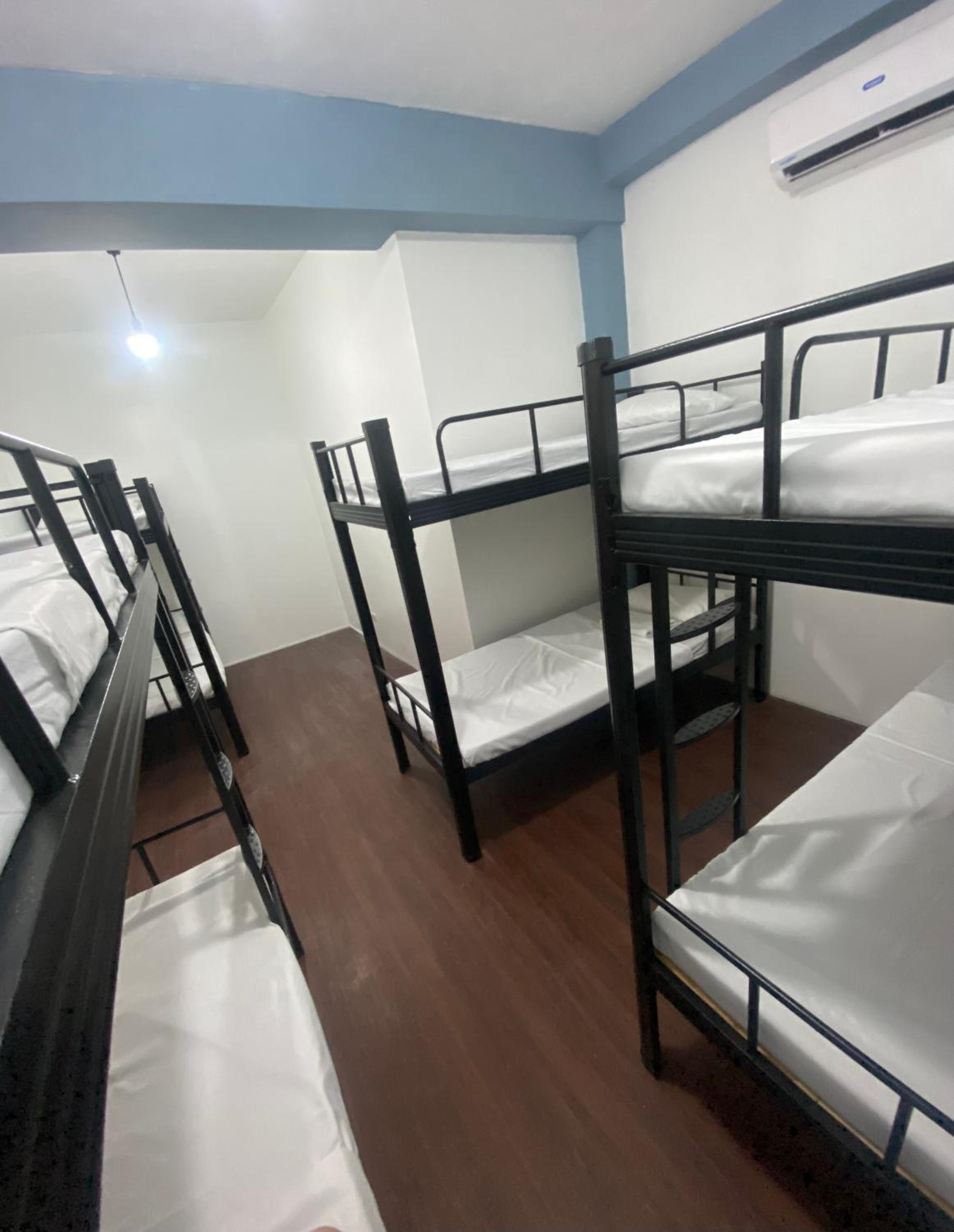 Lime Lite Manila Hostel