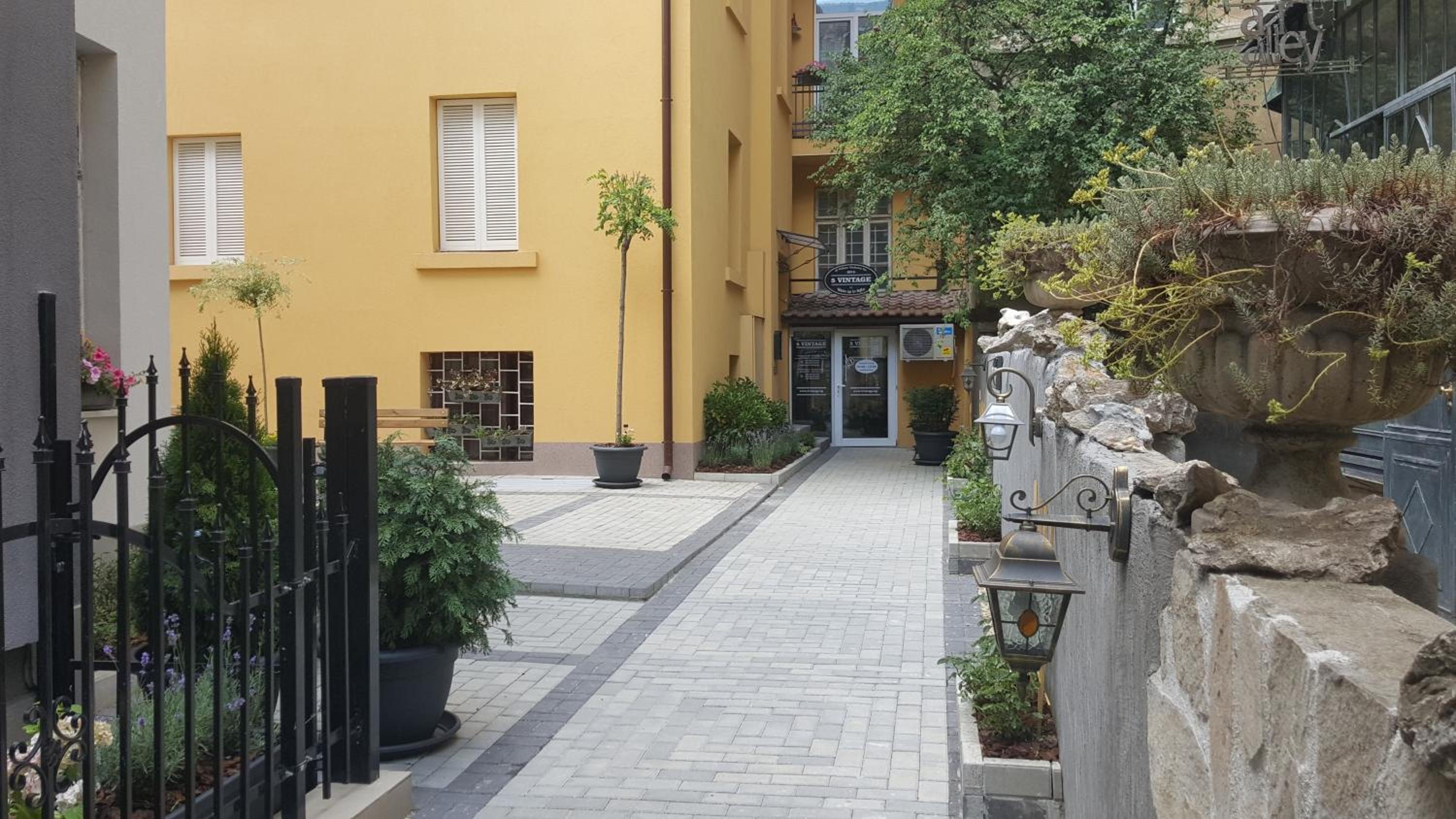 5 Vintage Guest House