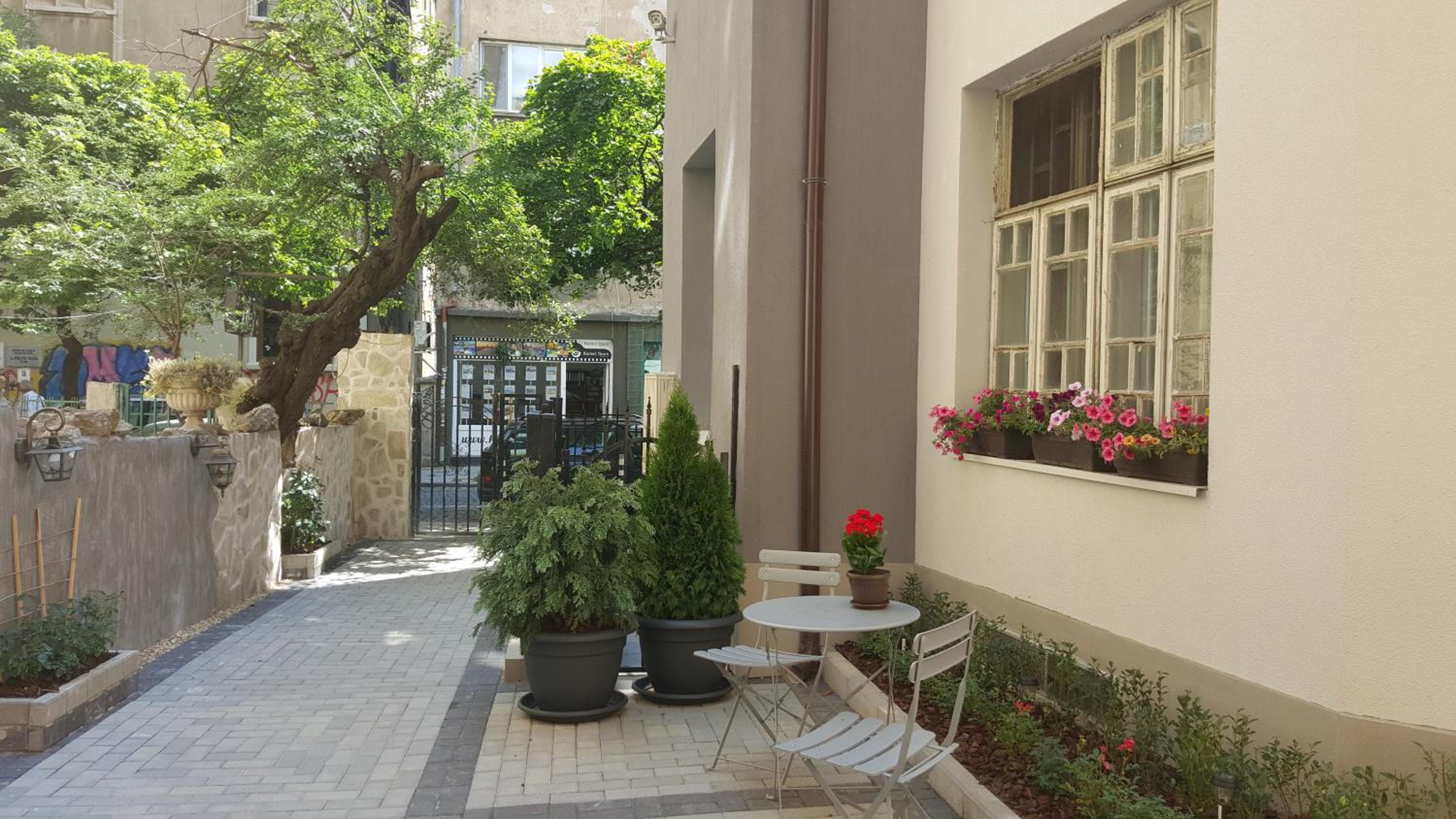 5 Vintage Guest House