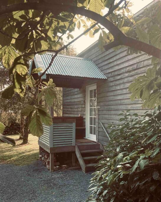 Tumbledown Barnhouse