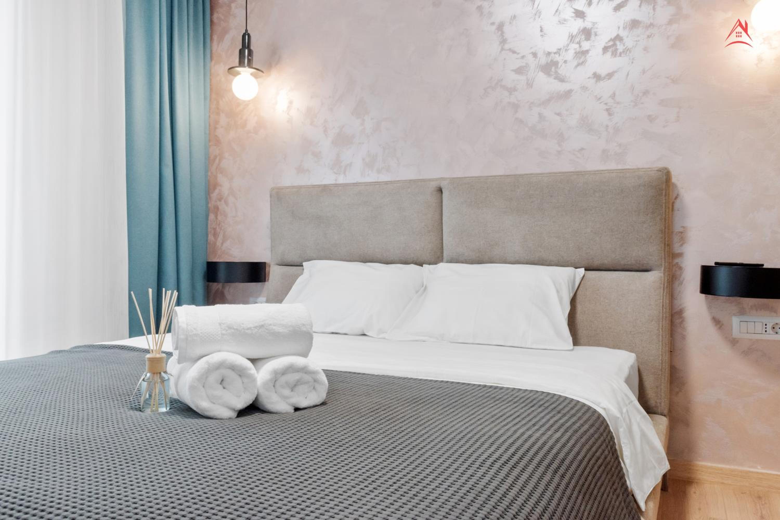Apartament Opera Residence - Cismigiu, Eroilor, Free Private Parking view 3