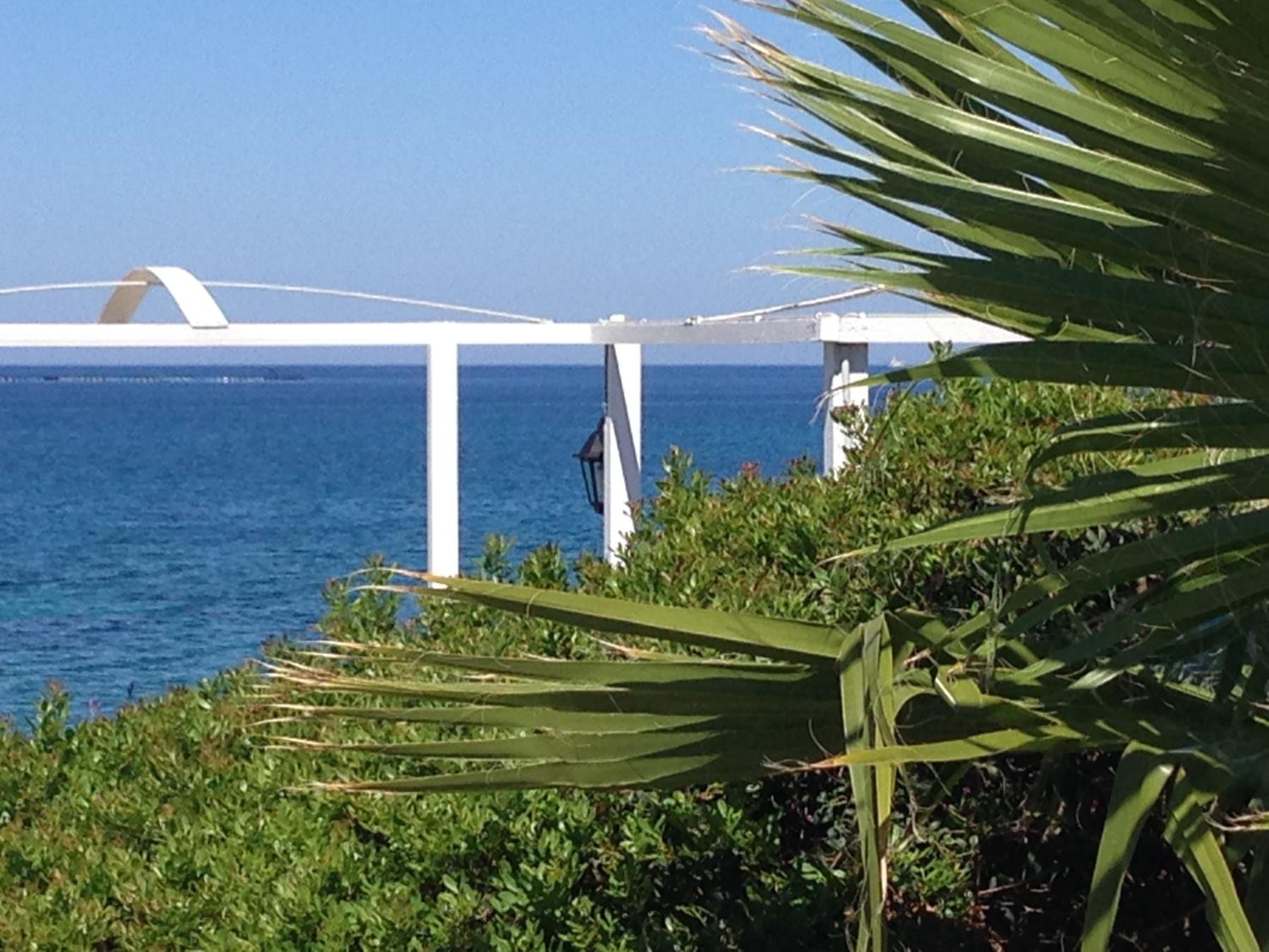 Le Bianche ville con patio privato a un passo dal mare