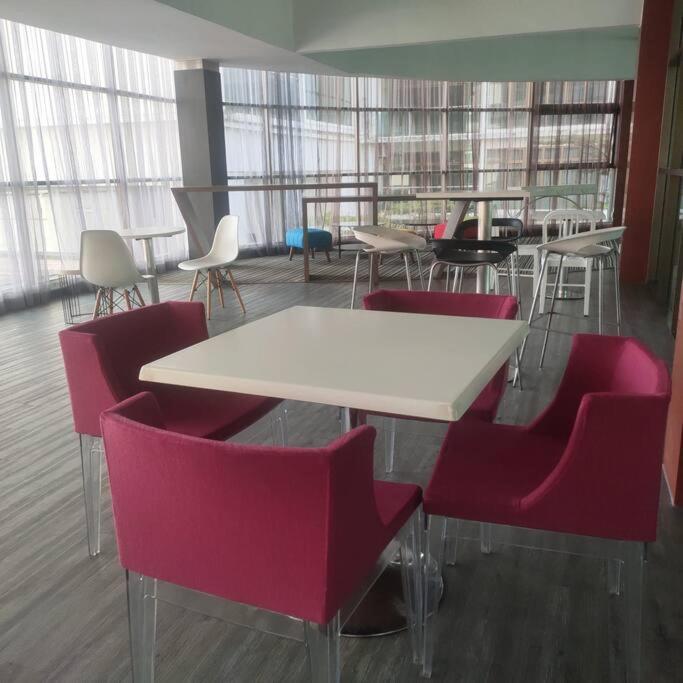 Mount Austin Palazio Studio 2B 1-4pax/Ikea/Toppen