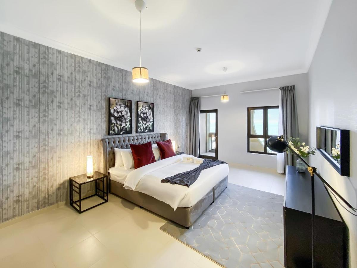 FAM Living - Private Beachfront Escape in Palm Jumeirah - Sarai