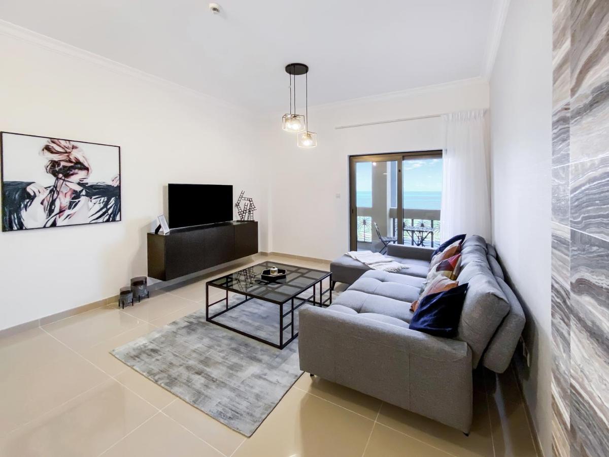 FAM Living - Private Beachfront Escape in Palm Jumeirah - Sarai