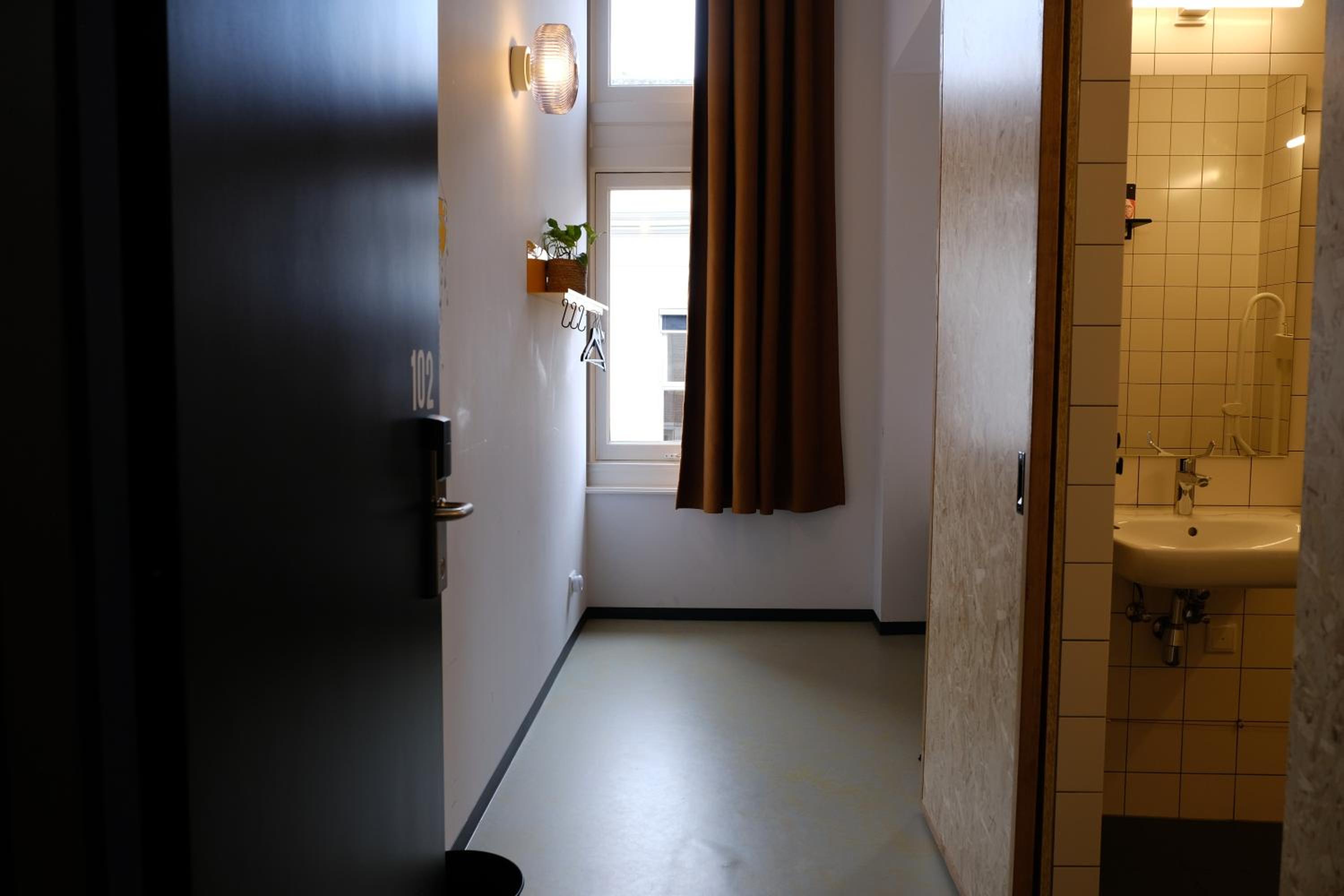 Hostel & Bar De Basis view 5