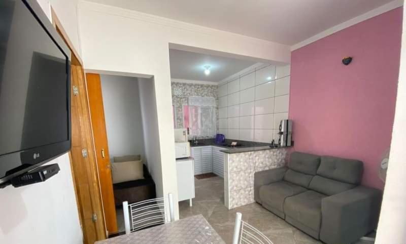Apto com piscina 700 mts Praia Maranduba Ubatuba