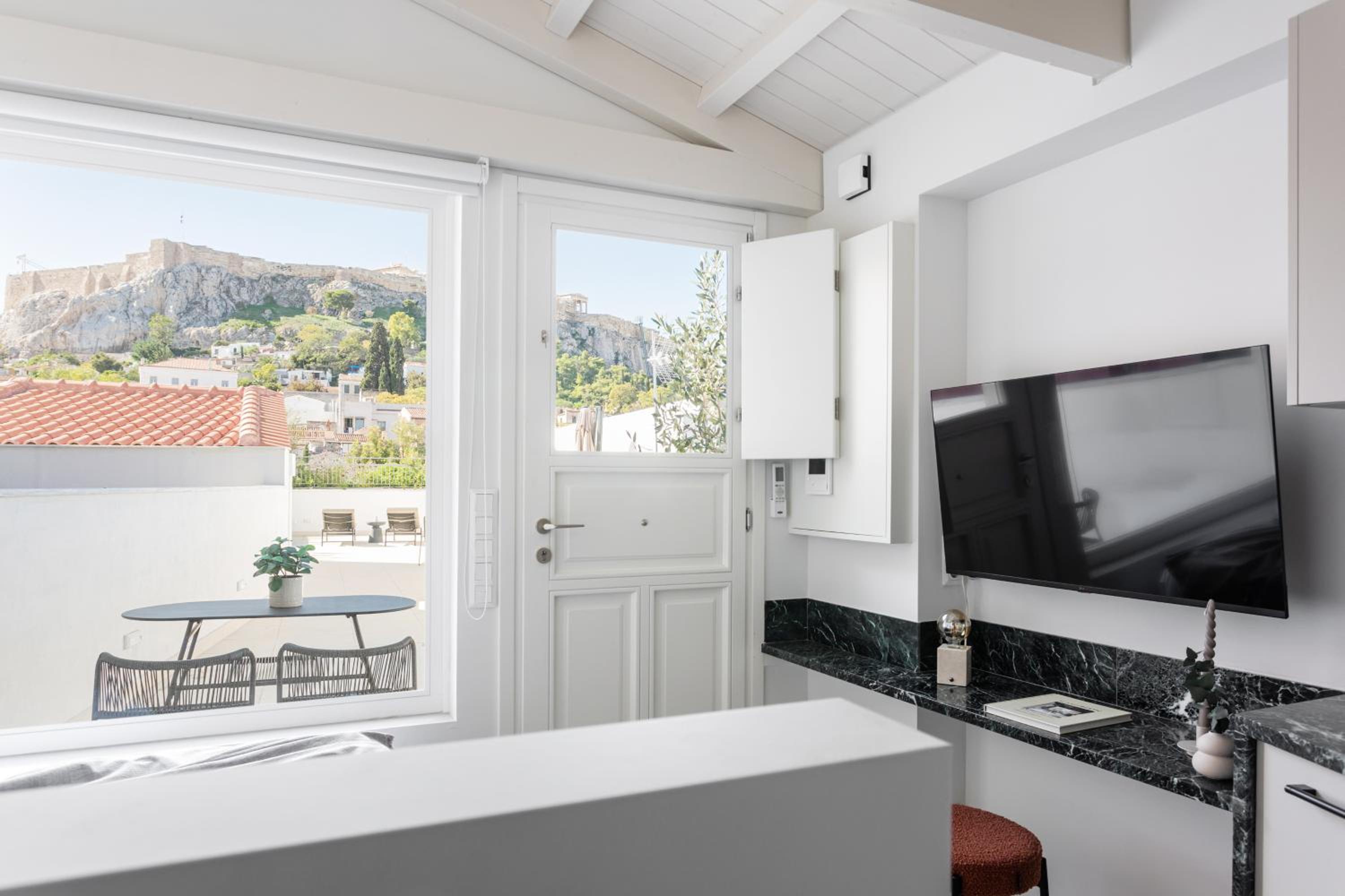 Elysian Apartments in Plaka by UPSTREET