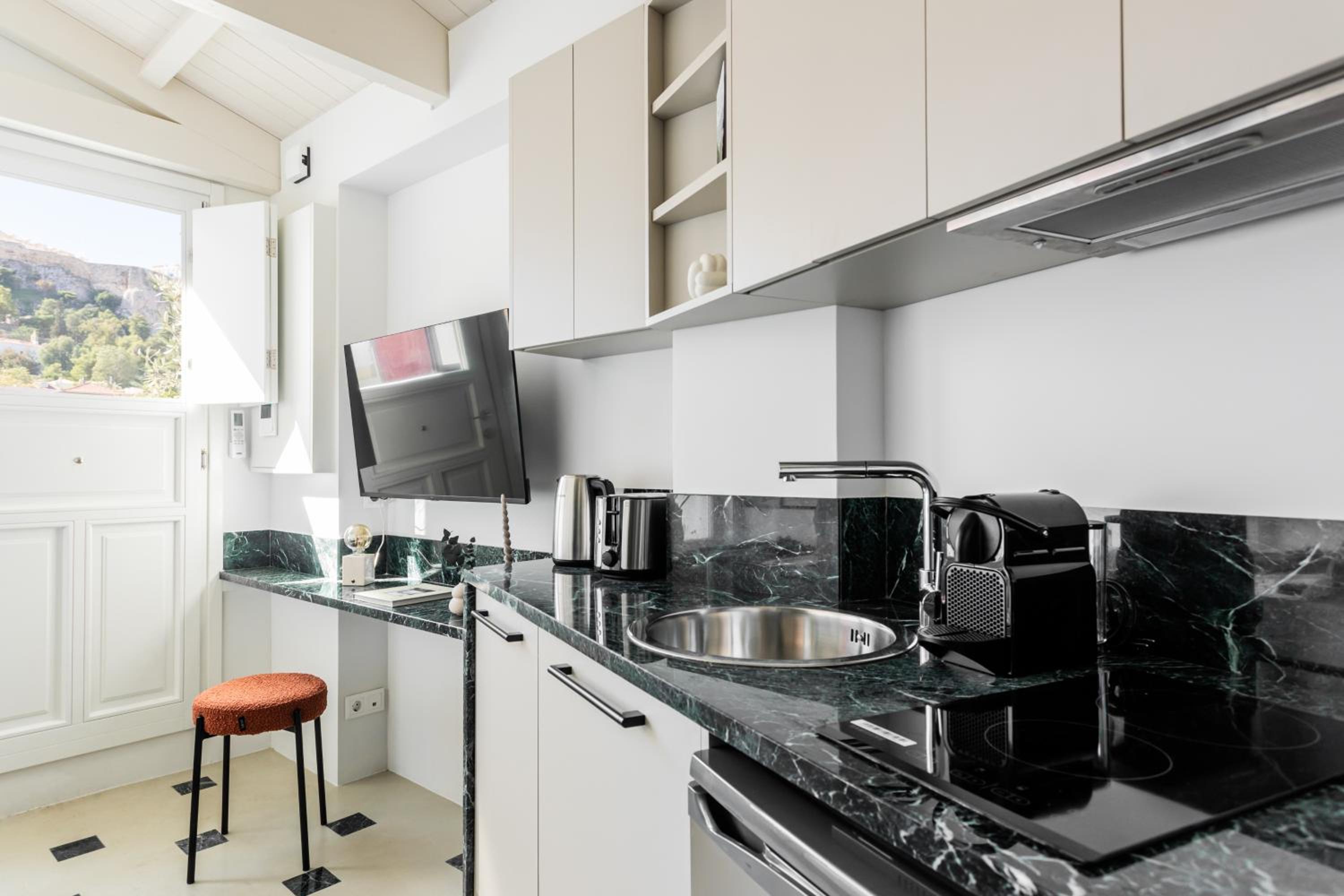 Elysian Apartments in Plaka by UPSTREET