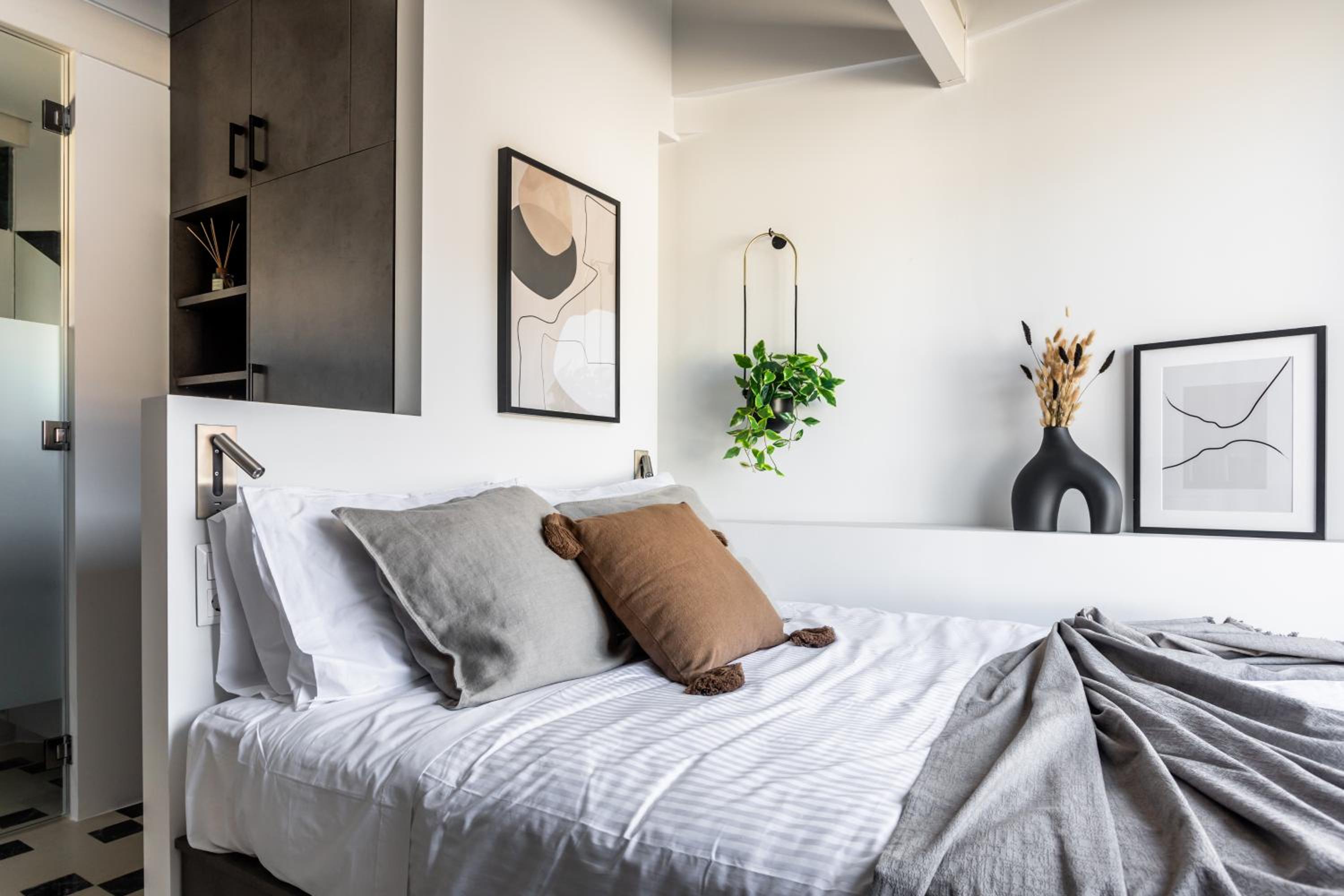 Elysian Apartments in Plaka by UPSTREET