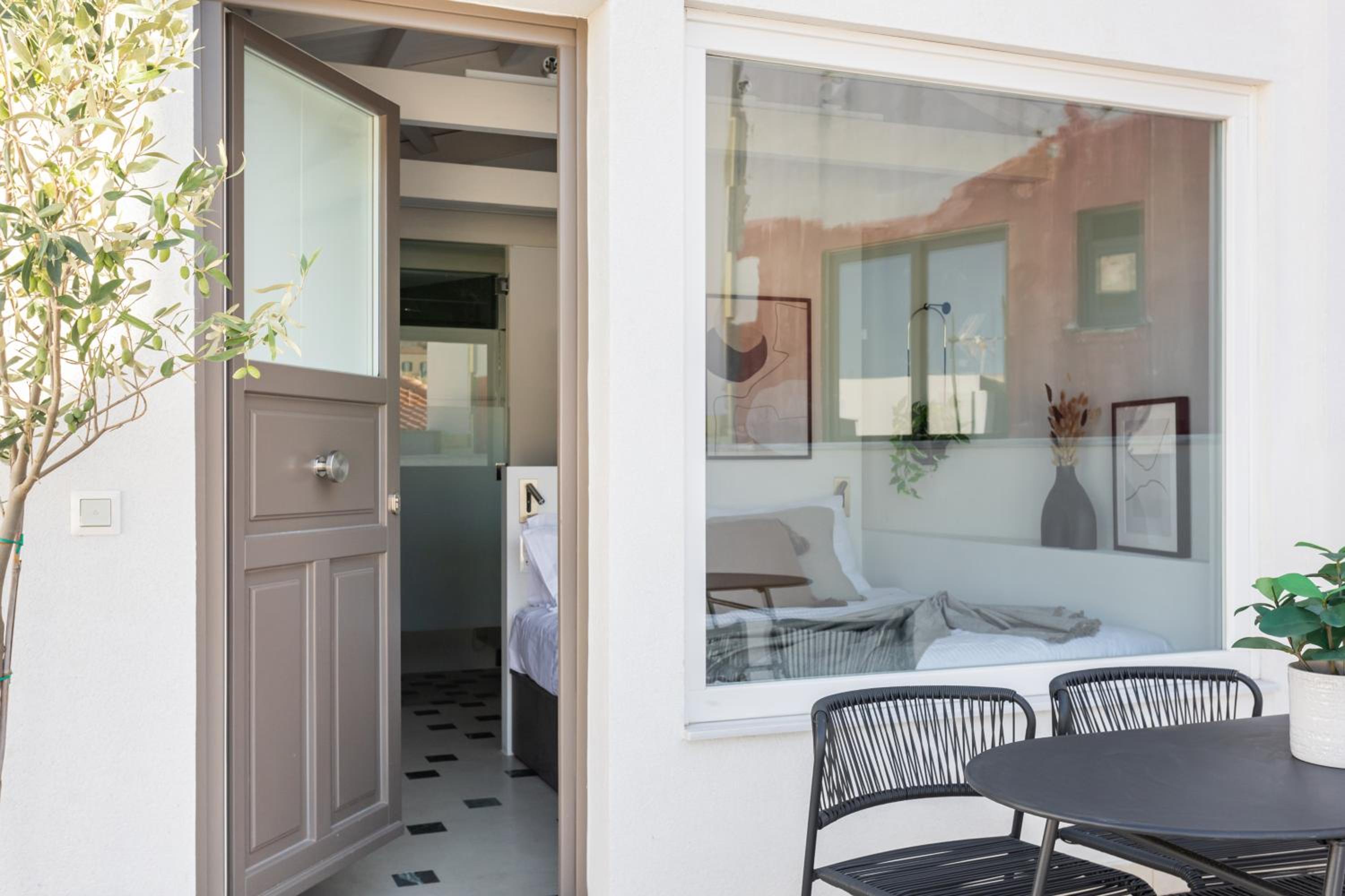 Elysian Apartments in Plaka by UPSTREET