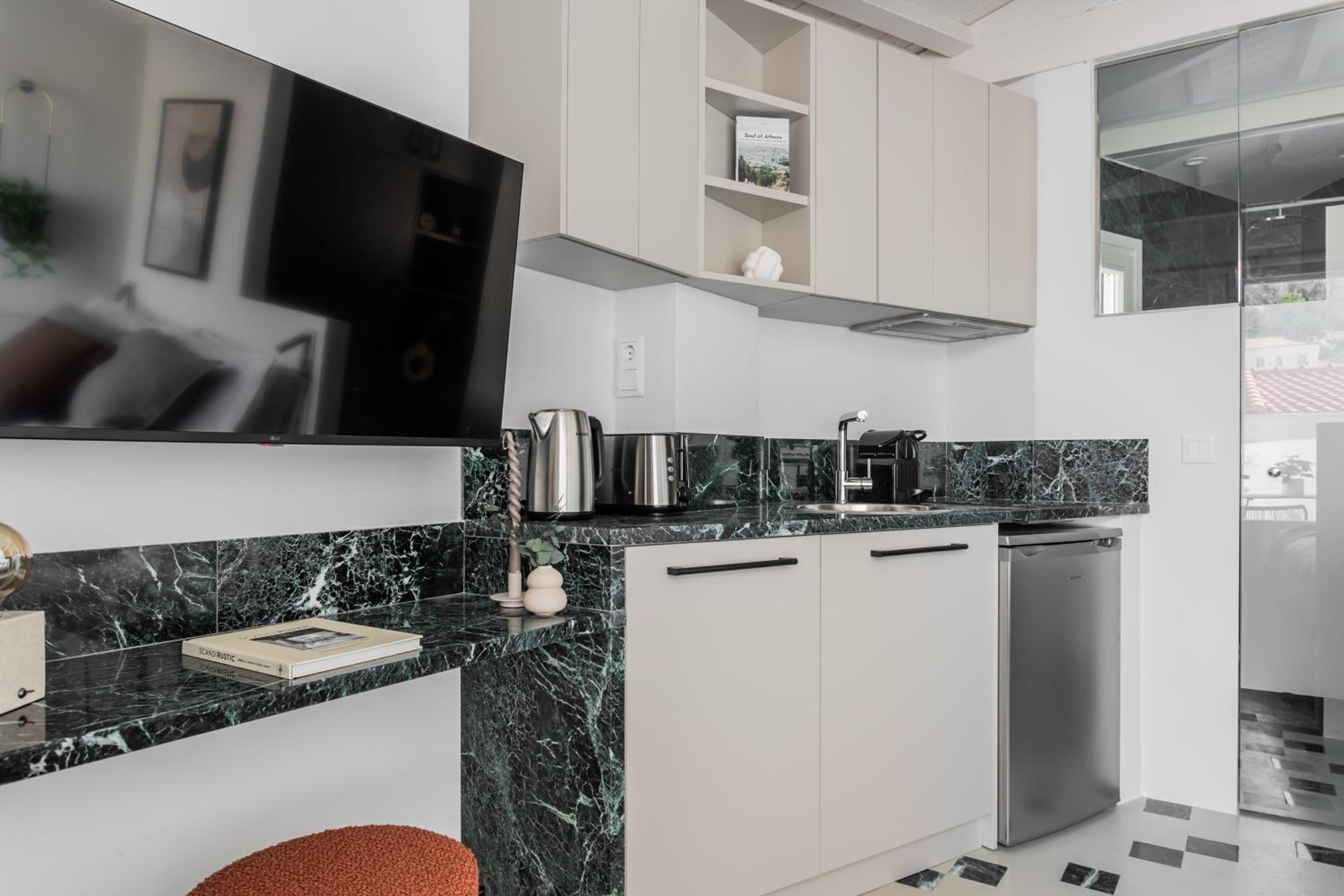 Elysian Apartments in Plaka by UPSTREET