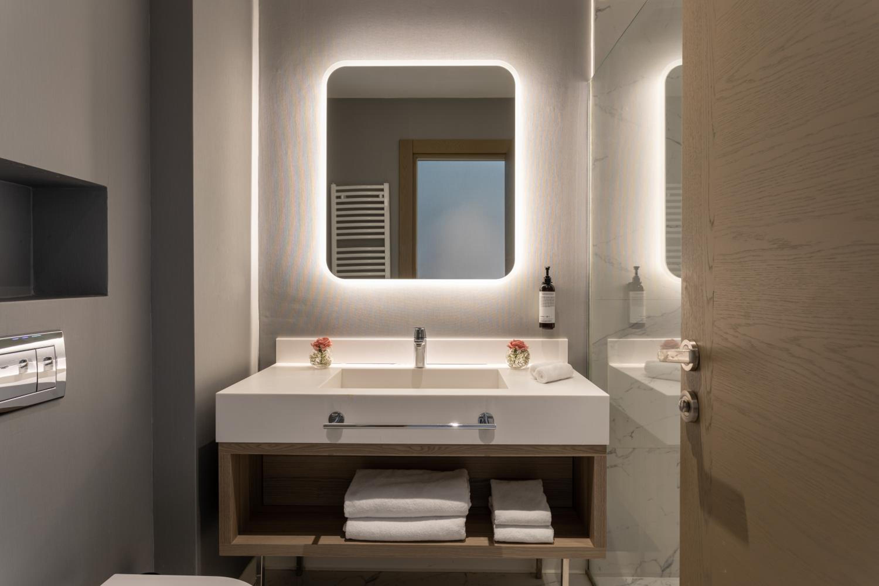 Hyatt Regency Kotor Bay Resort 12
