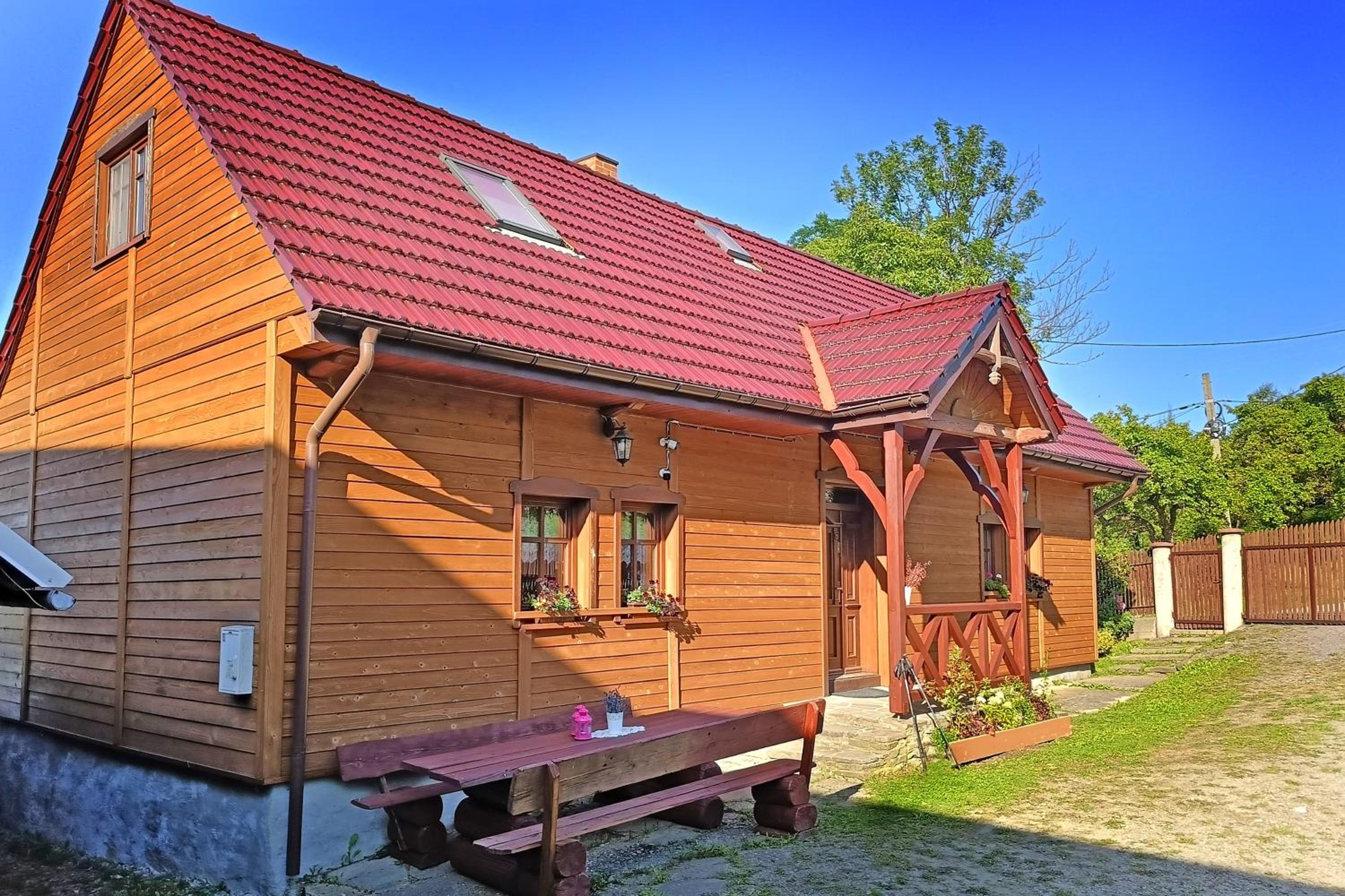Chata pod Mogielicą - klimatyczny dom na wyłączność z ogrodem i widokiem na góry view 4