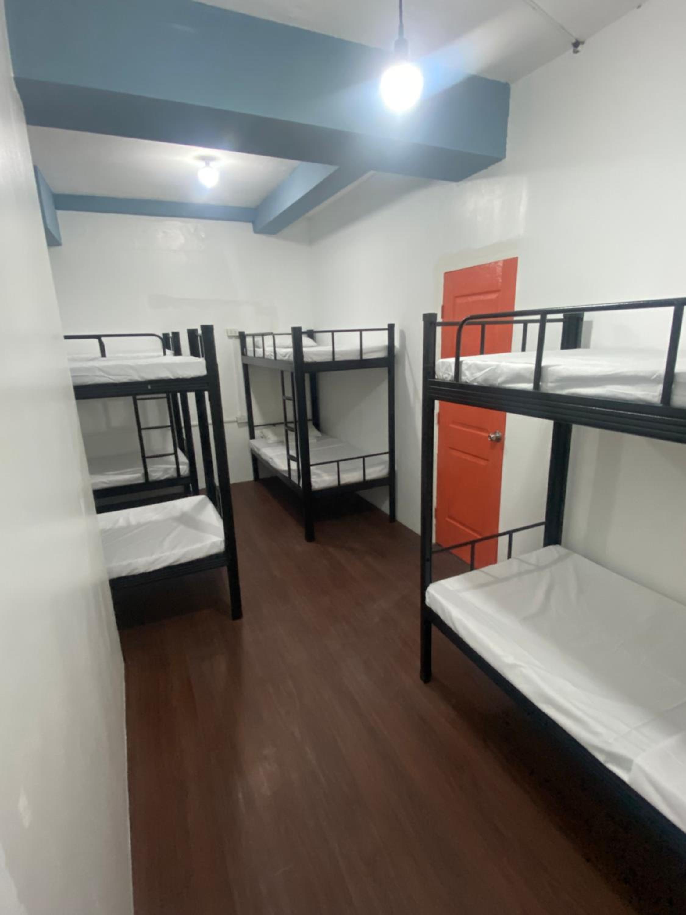 Lime Lite Manila Hostel