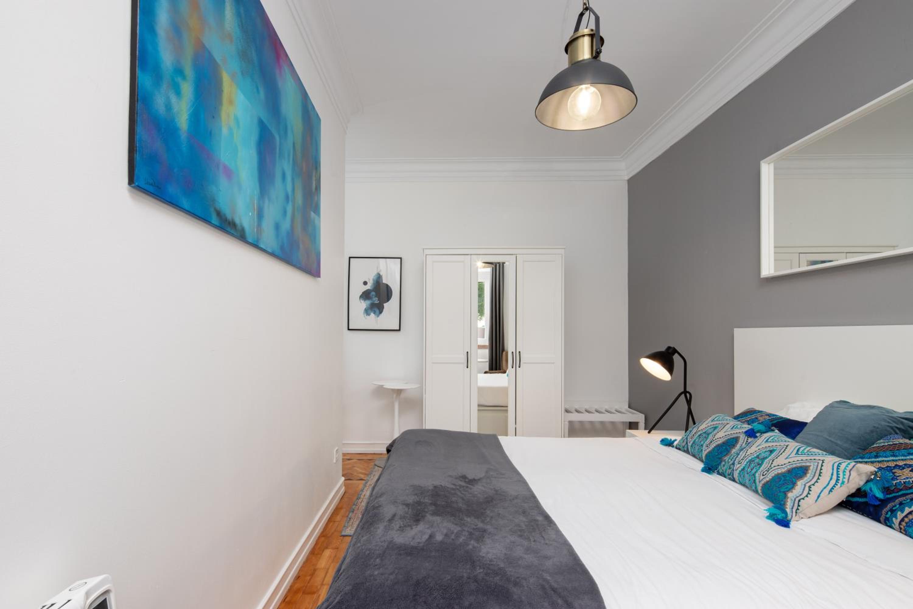 Classy 4BDR Apartment W/ Balcony by LovelyStay view 5