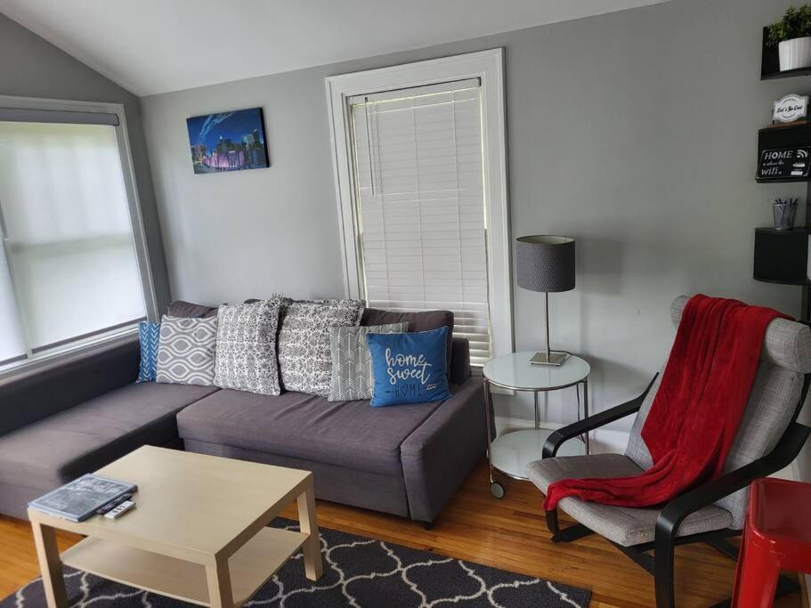 Cozy Center City Cottage*Walk to center city view 4