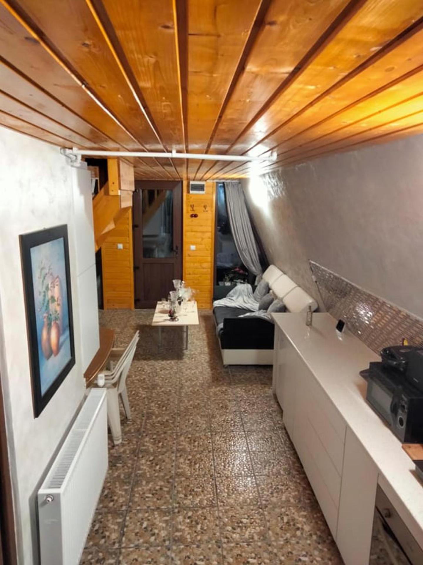 2brCabin-Fireplace-HotTub-Sauna-SkiResort view 3