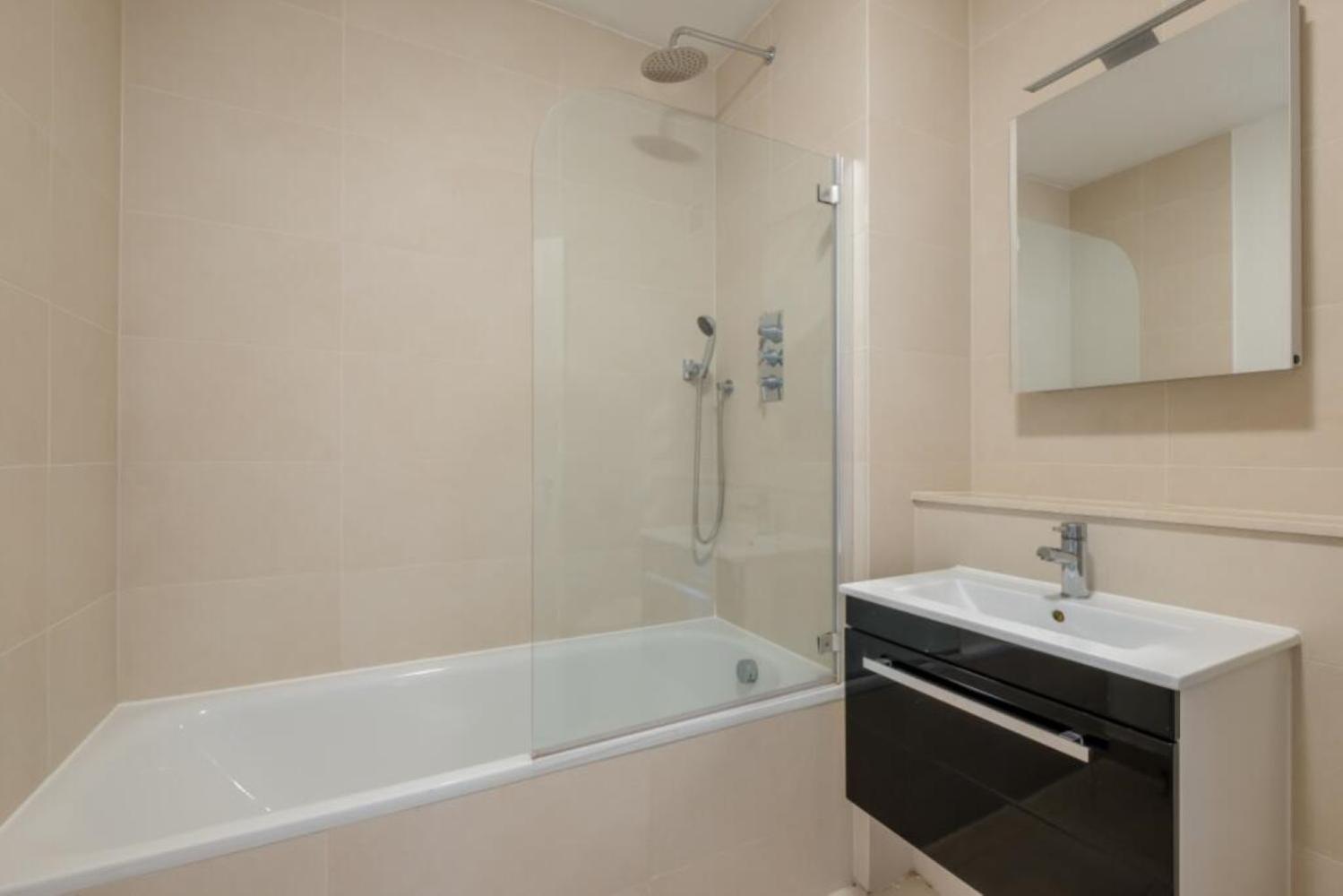 Central Mayfair and Piccadilly Sleeps 6 people view 4