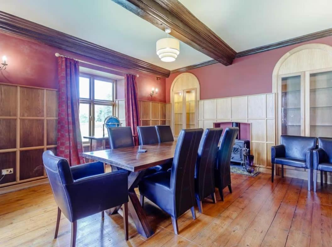 Hotel Henrhiw Farm Cottages