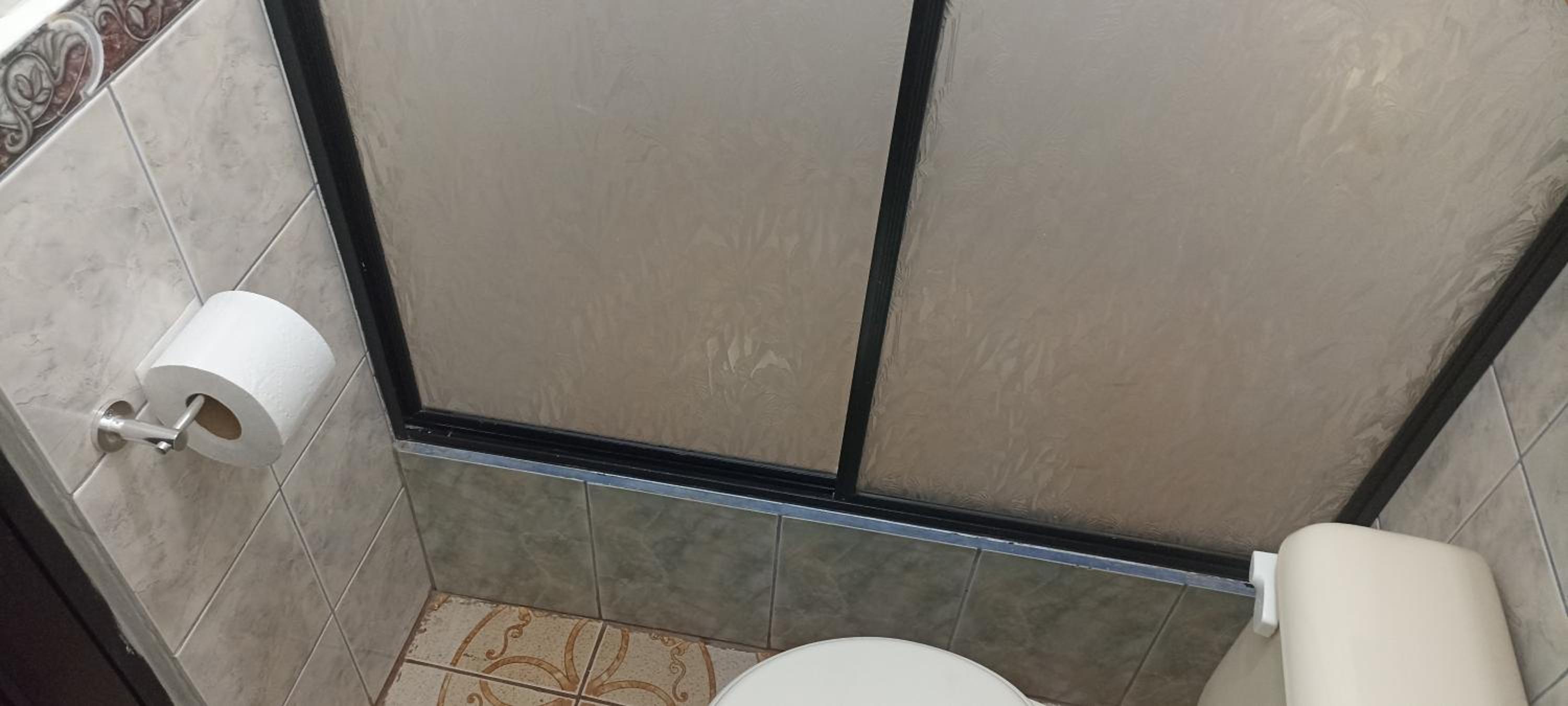 Teresita's House Suites con cocina privada , ideal para parejas, AC, wifi agua caliente, cerca del aeropuerto, a pocos pasos del malecón San Cristóbal