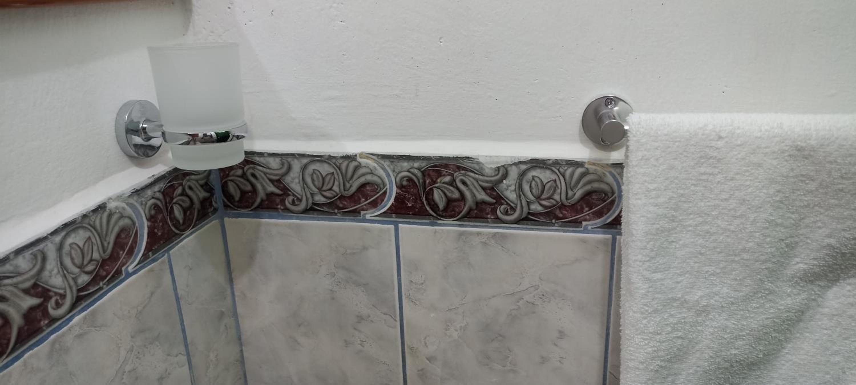 Teresita's House Suites con cocina privada , ideal para parejas, AC, wifi agua caliente, cerca del aeropuerto, a pocos pasos del malecón San Cristóbal