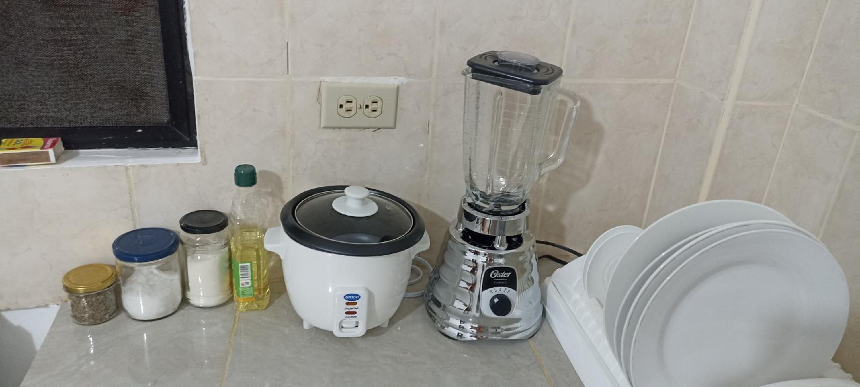 Teresita's House Suites con cocina privada , ideal para parejas, AC, wifi agua caliente, cerca del aeropuerto, a pocos pasos del malecón San Cristóbal