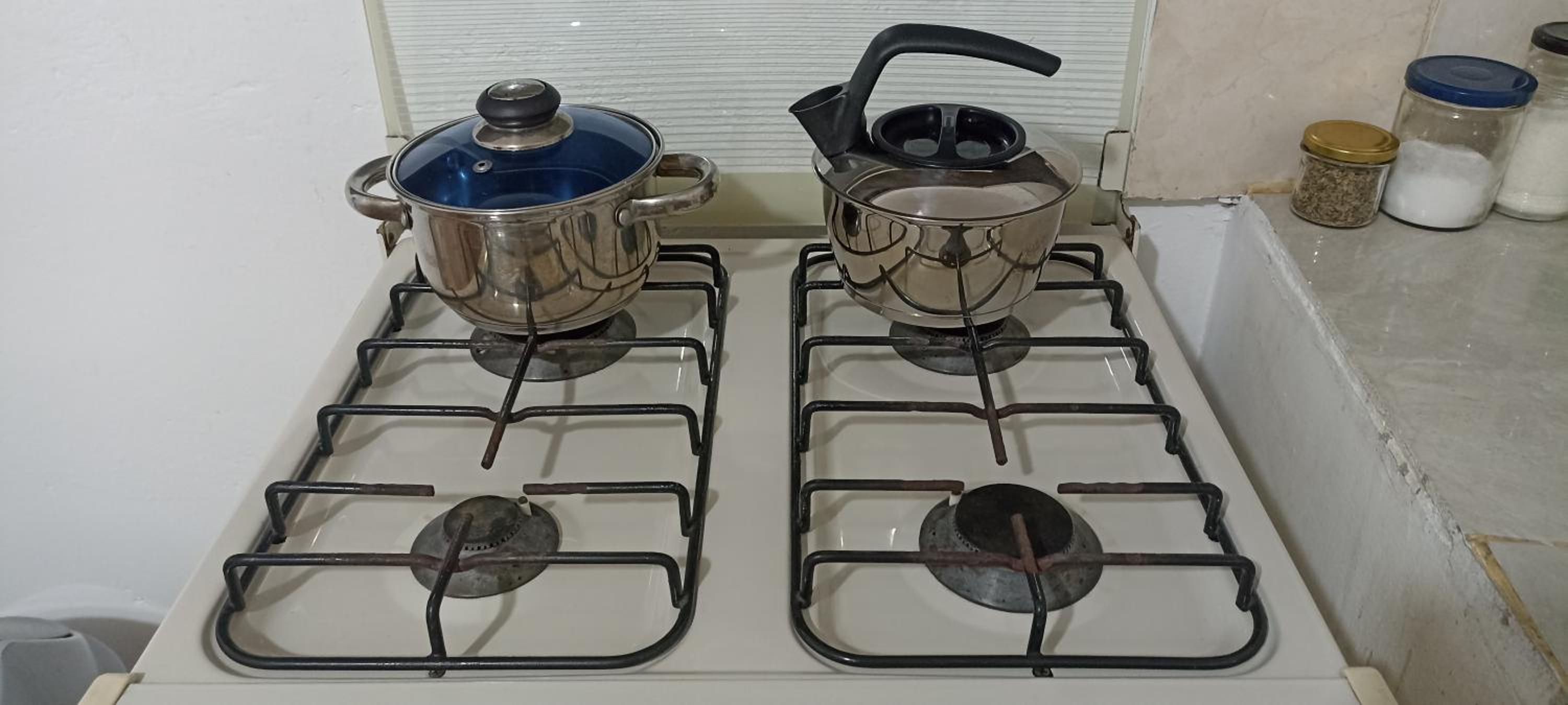 Teresita's House Suites con cocina privada , ideal para parejas, AC, wifi agua caliente, cerca del aeropuerto, a pocos pasos del malecón San Cristóbal