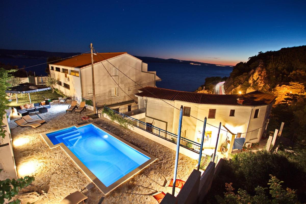 Caleta Seaview Suites - Pool & Jacuzzi